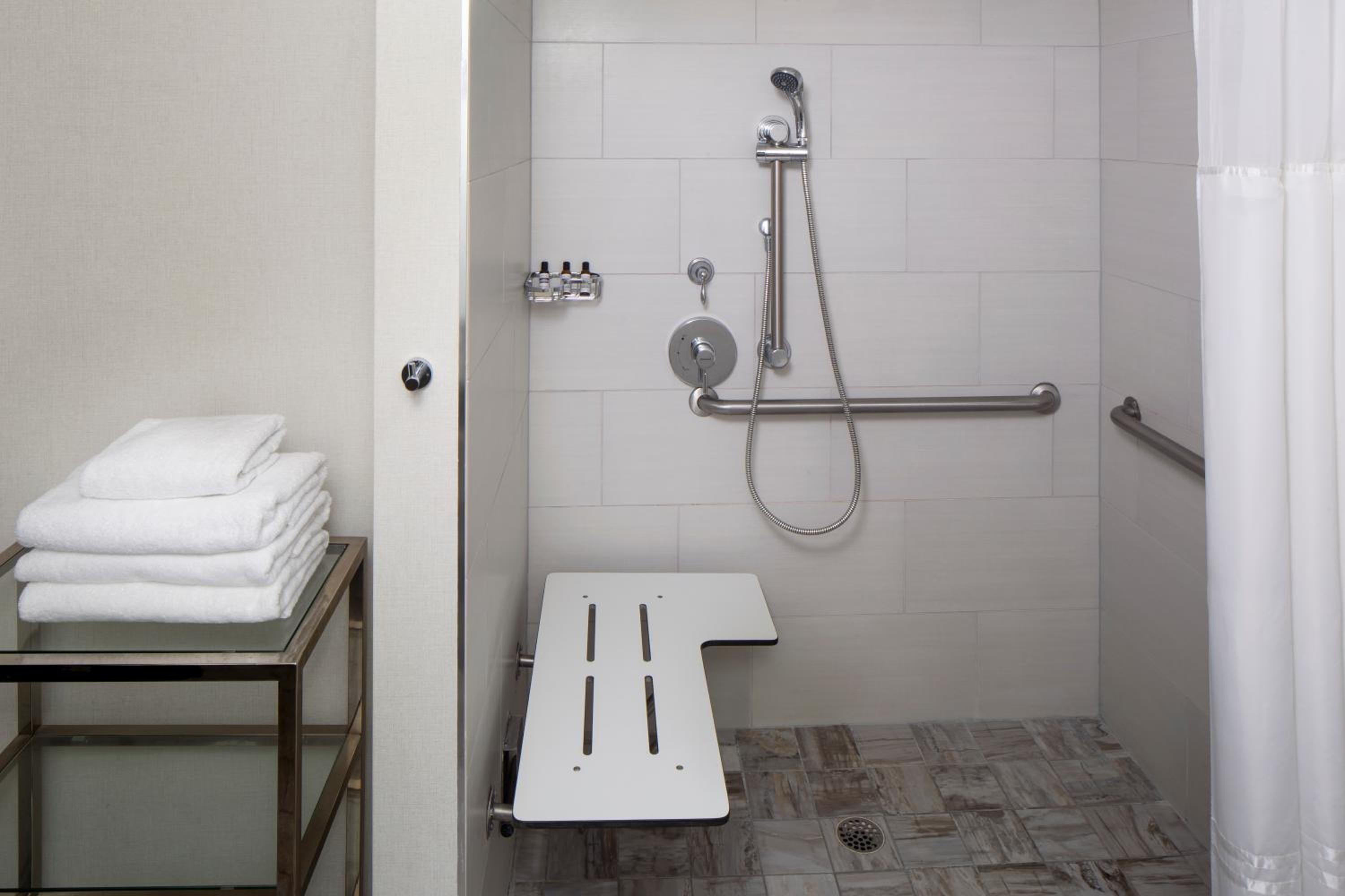 King Room with Accessible Tub - Disability Access