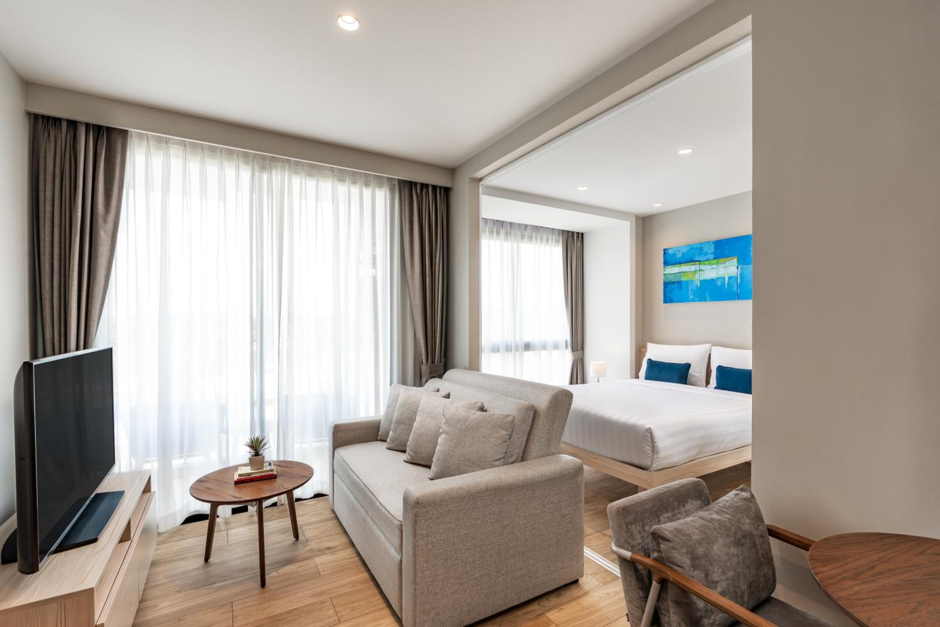 Deluxe Suite Double Pool View