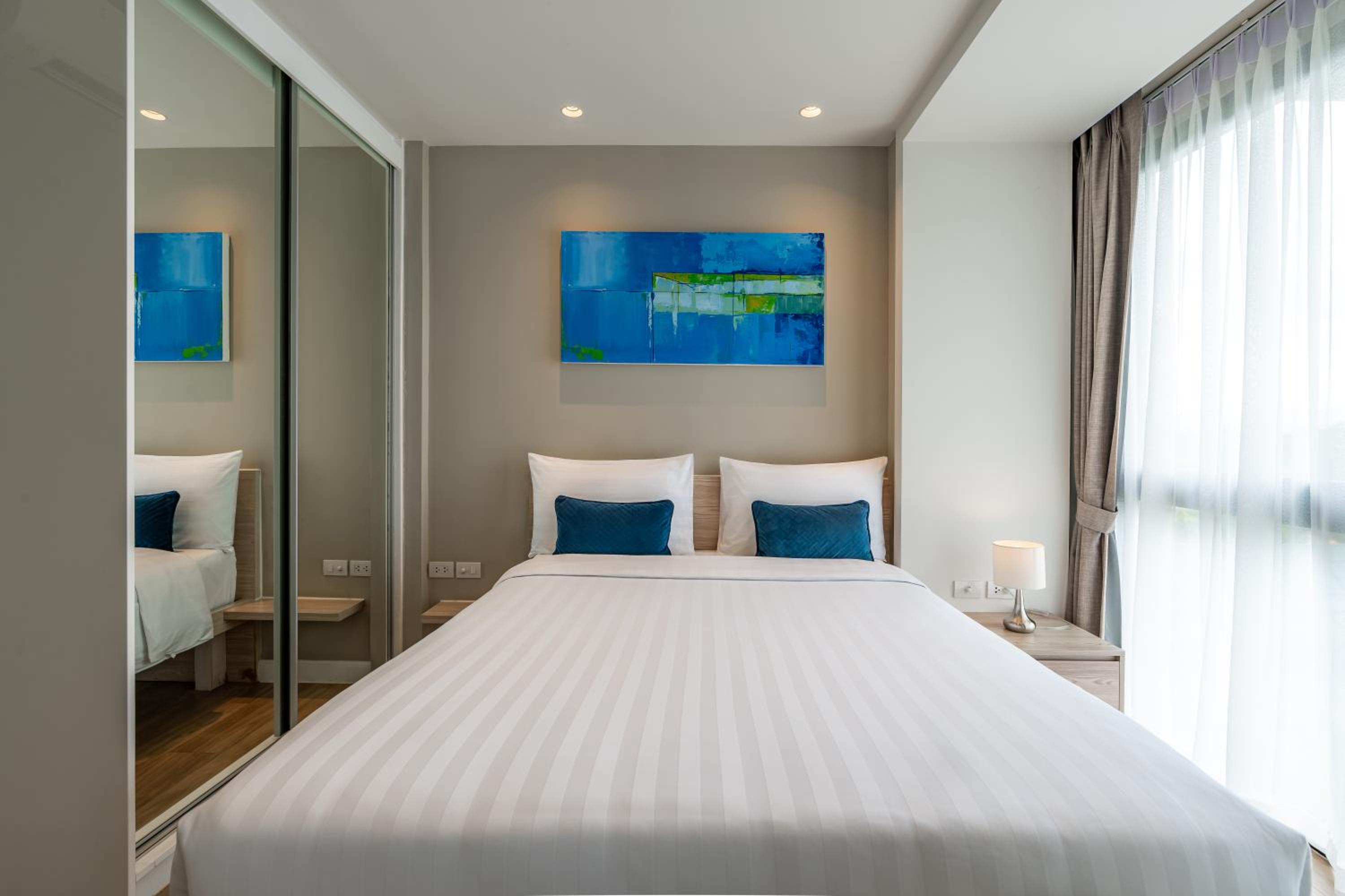 Deluxe Suite Double Pool View