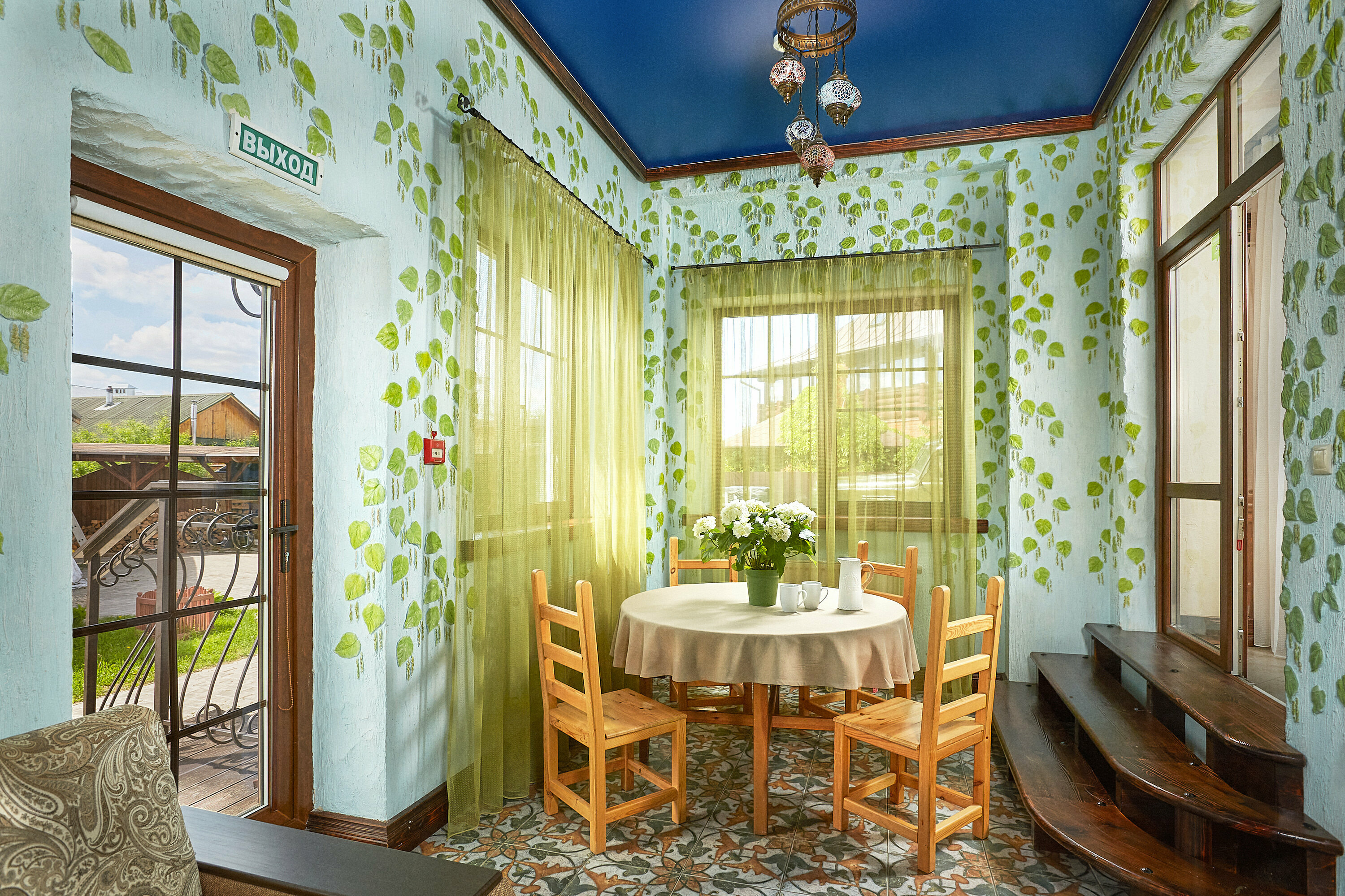 Семейный номер с террасой и отдельным входом