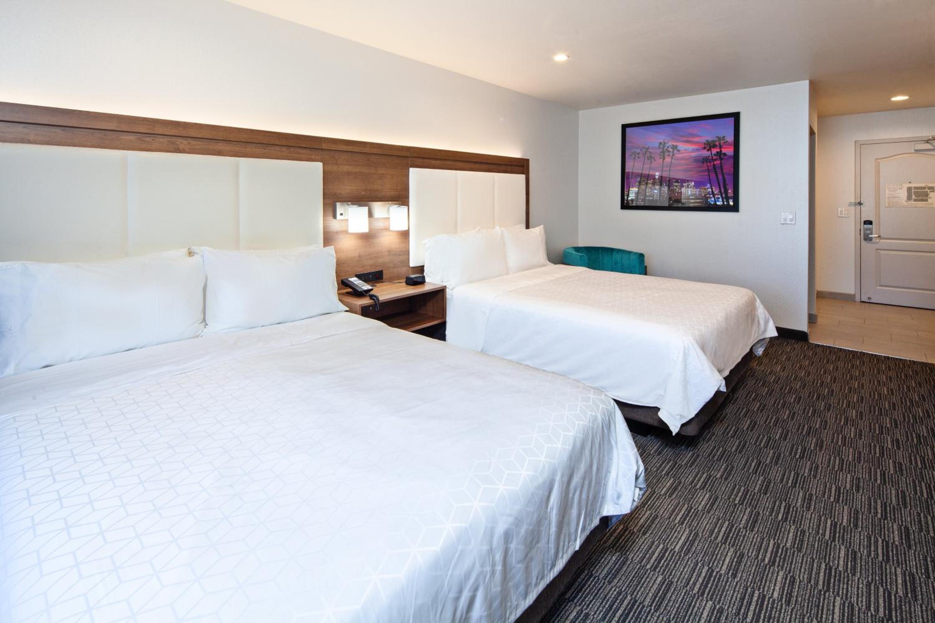 Standard Room with Two Queen Beds
