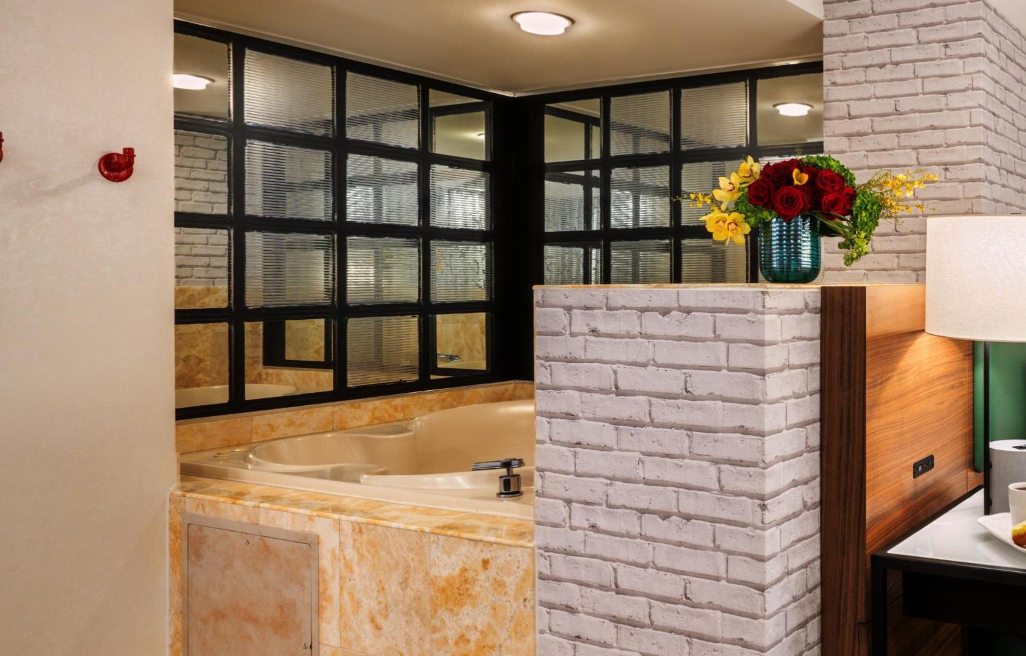 One Bedroom Luxury King Suite