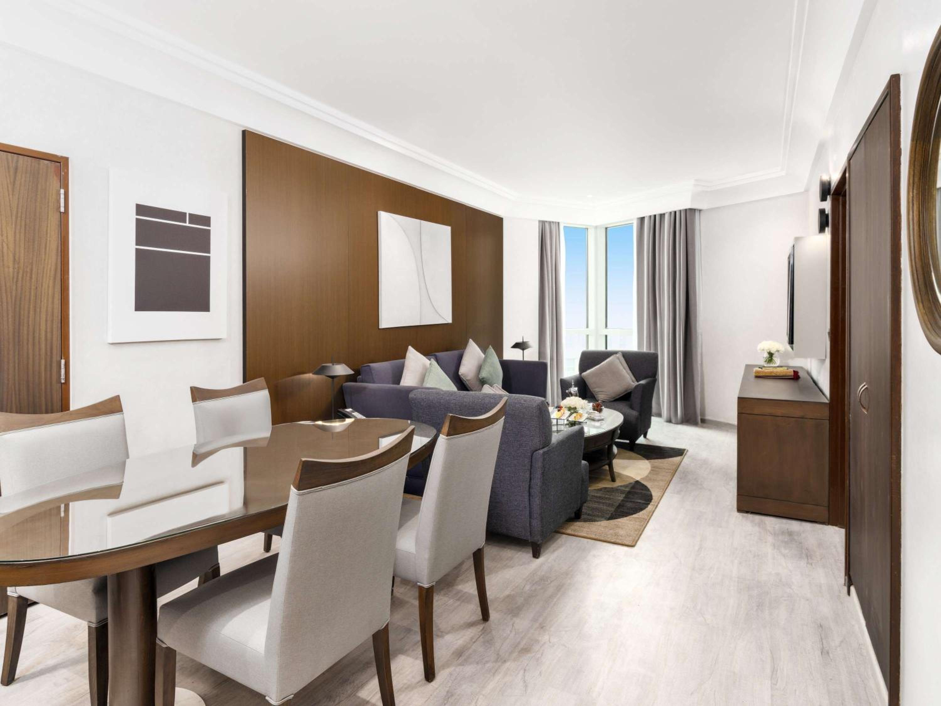 Deluxe Presidential Suite with Double Bed and Two Single Bed - Haram/Courtyard View