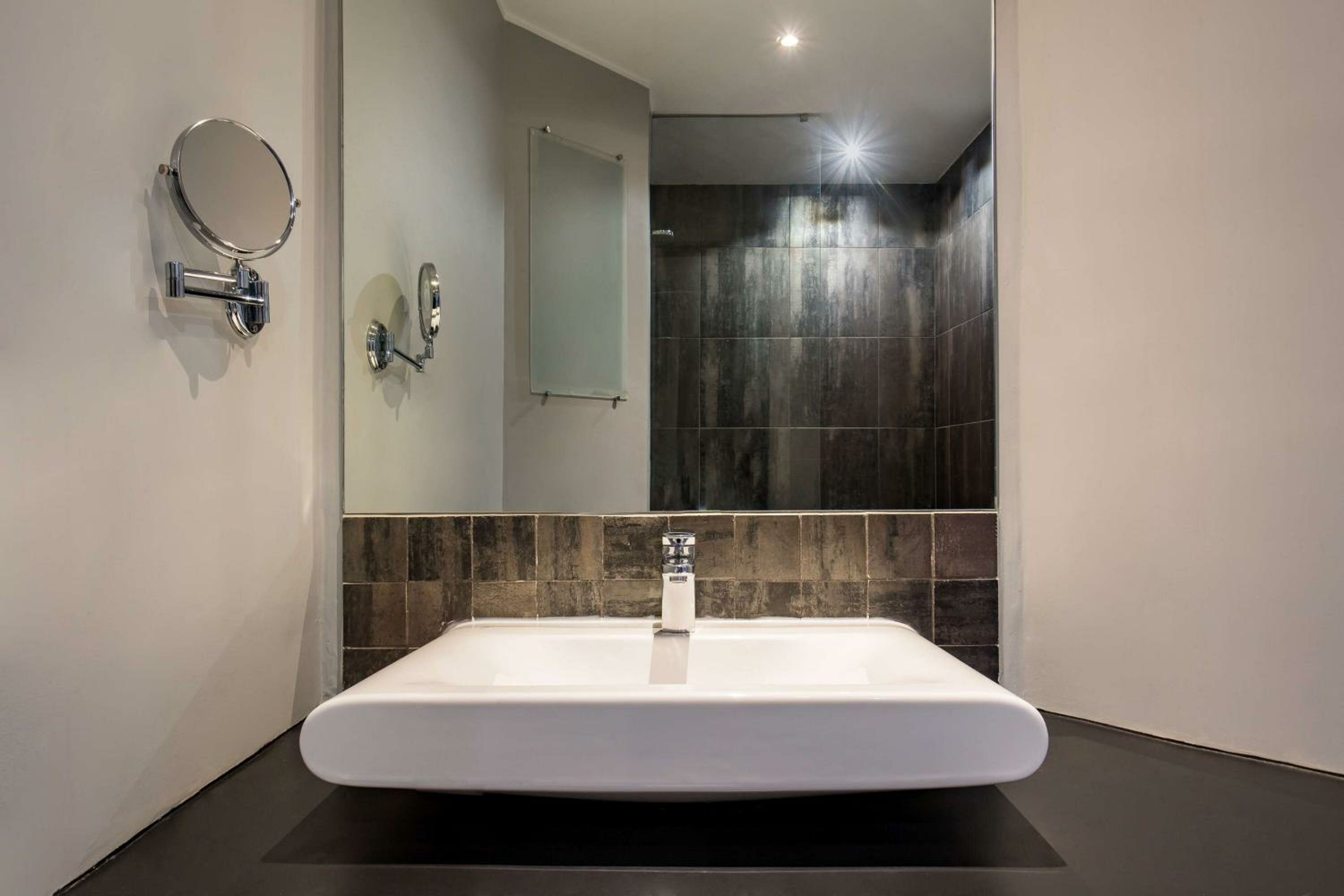 Superior Room with Balcony and Lake View