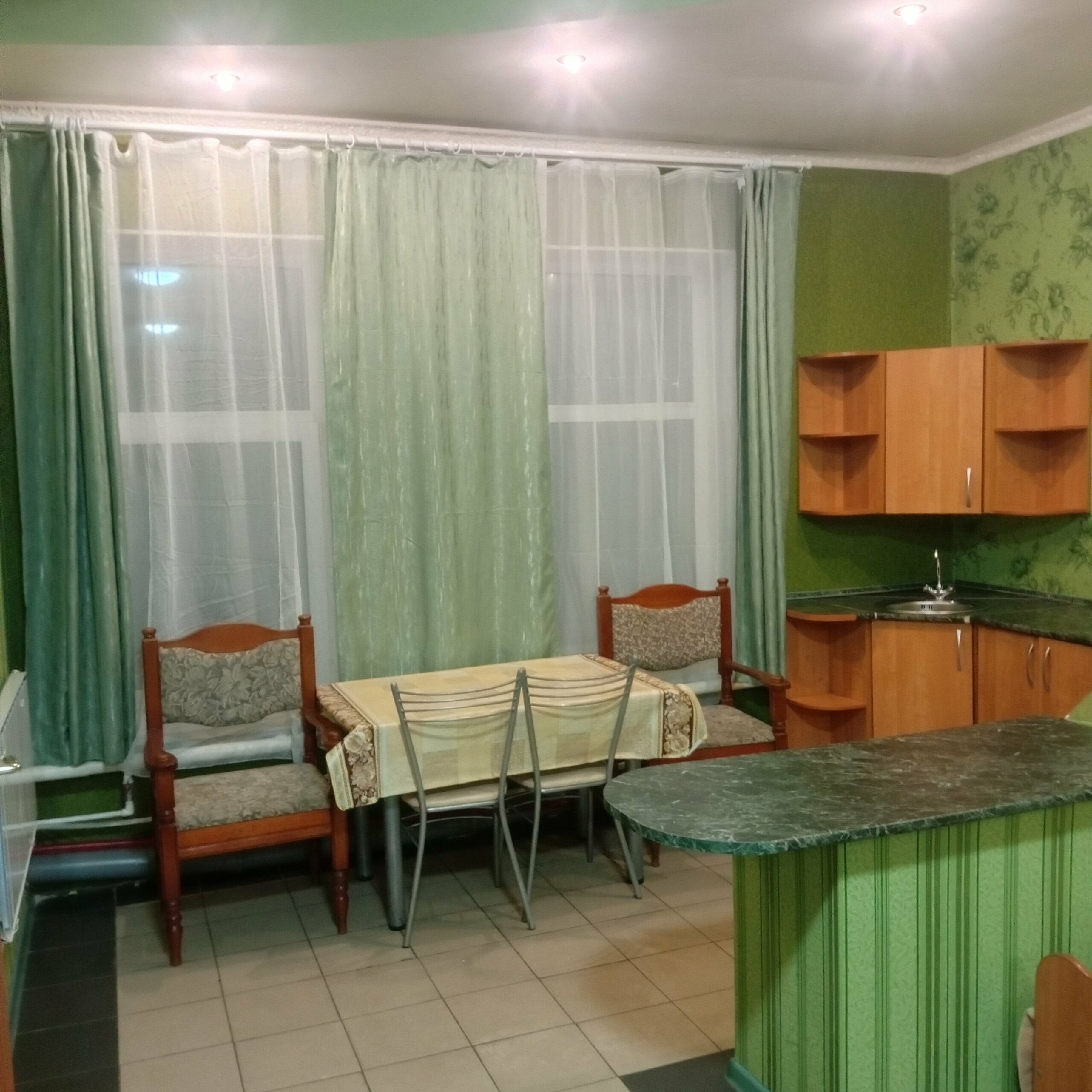 Односпальная кровать в общем номере