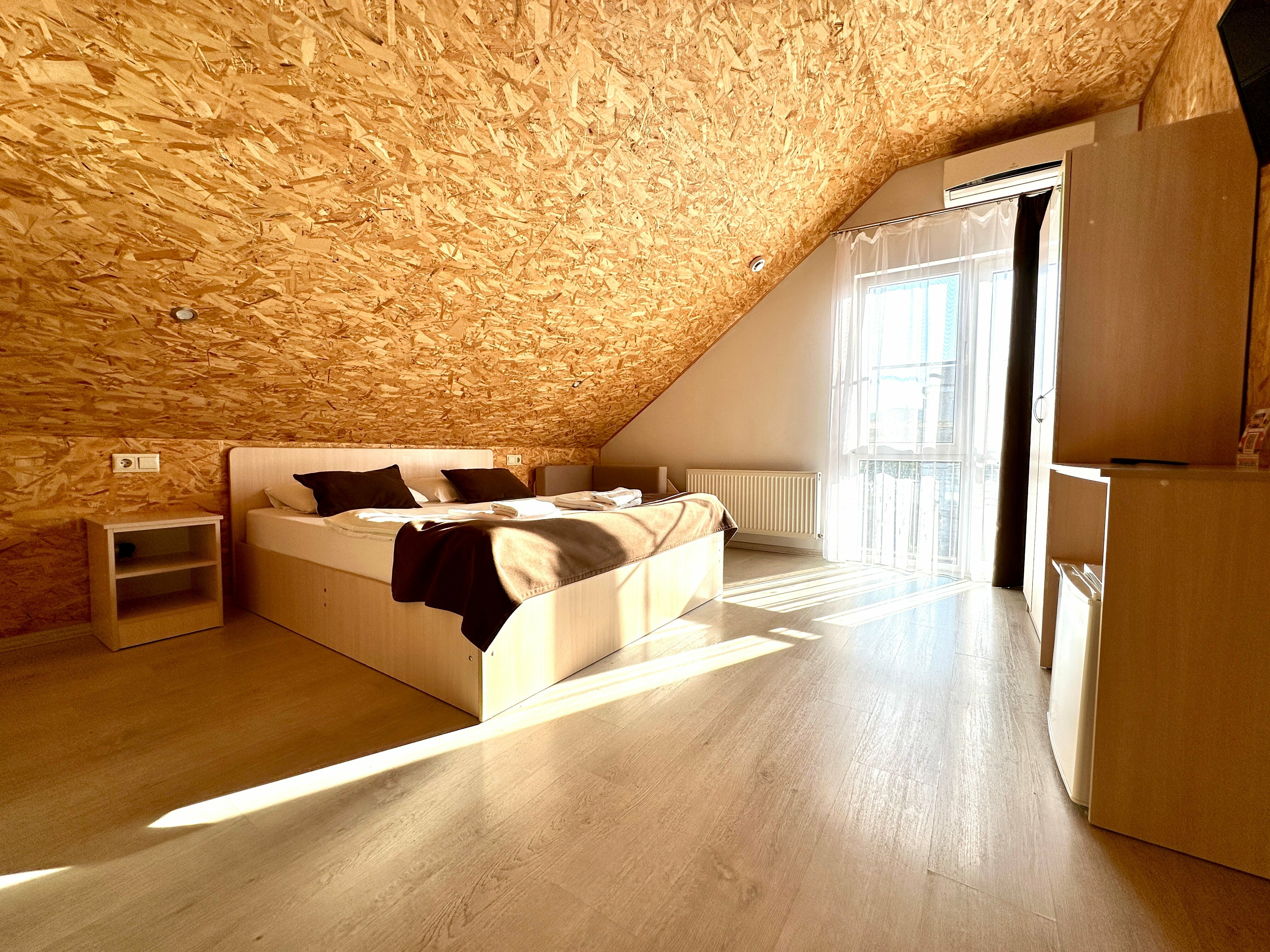 Трехместный номер Мансарда