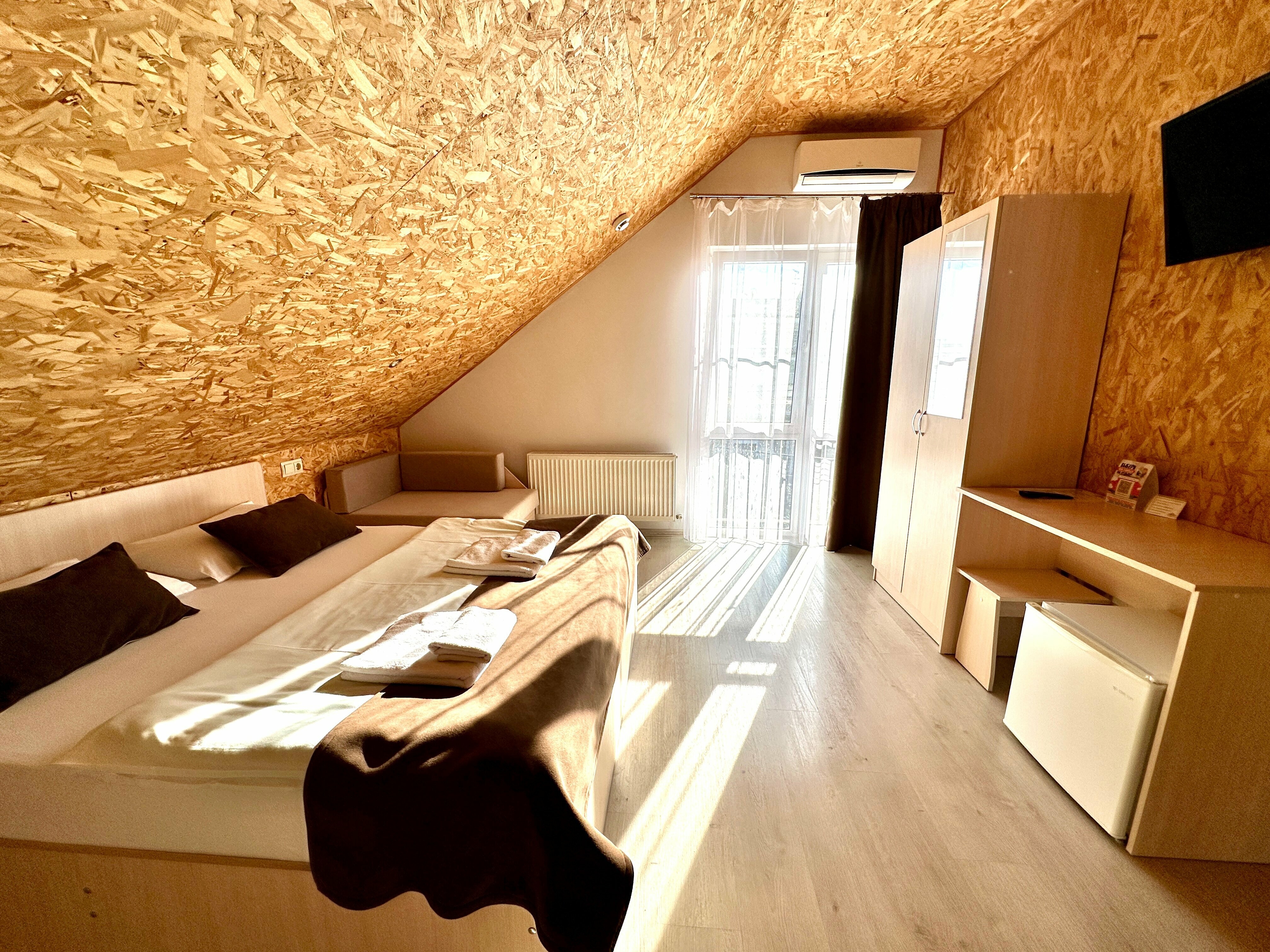 Трехместный номер Мансарда