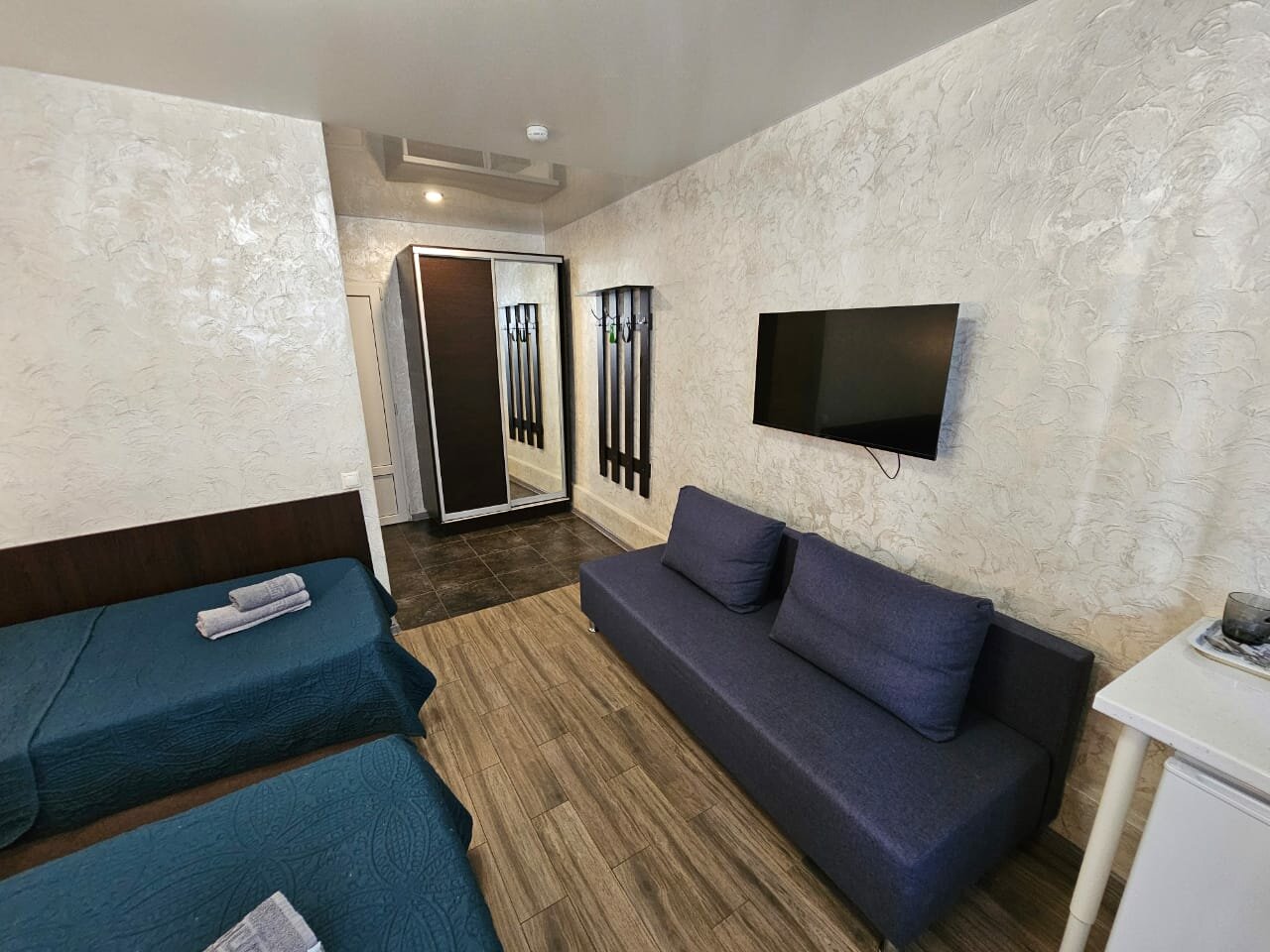 Трехместный номер с балконом