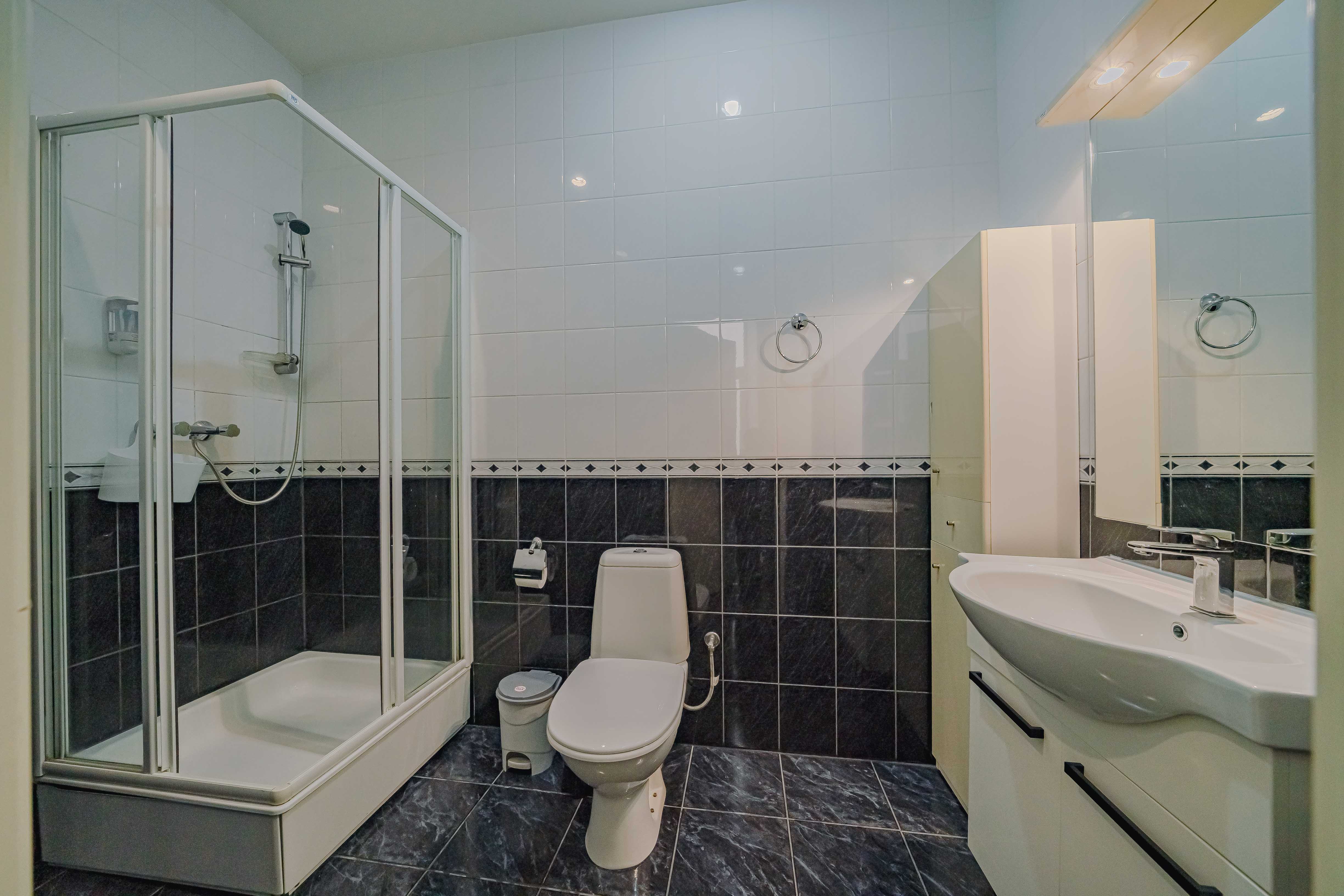 2-местная комната со своим санузлом и видом во двор