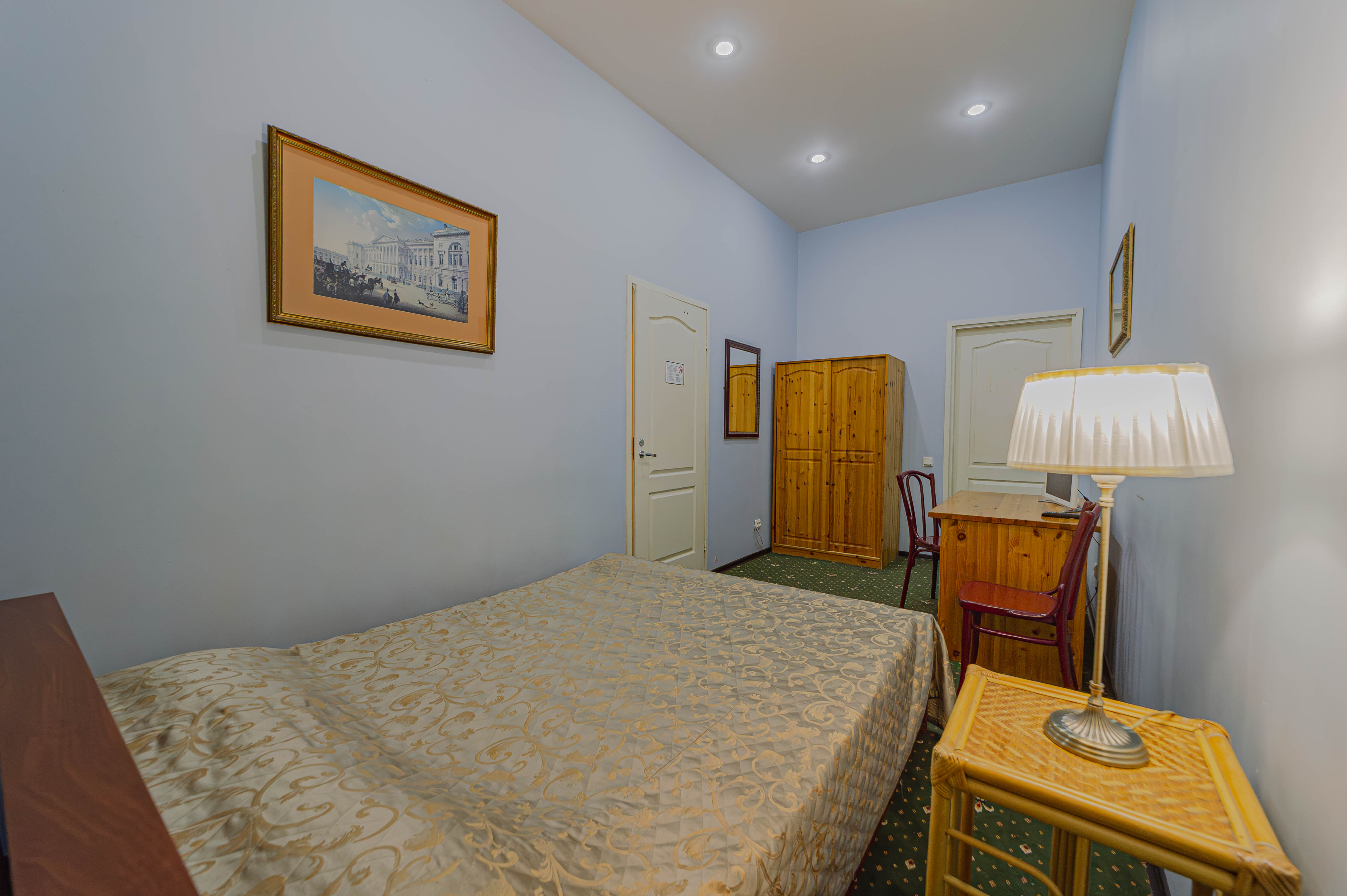 2-местная комната со своим санузлом и видом во двор