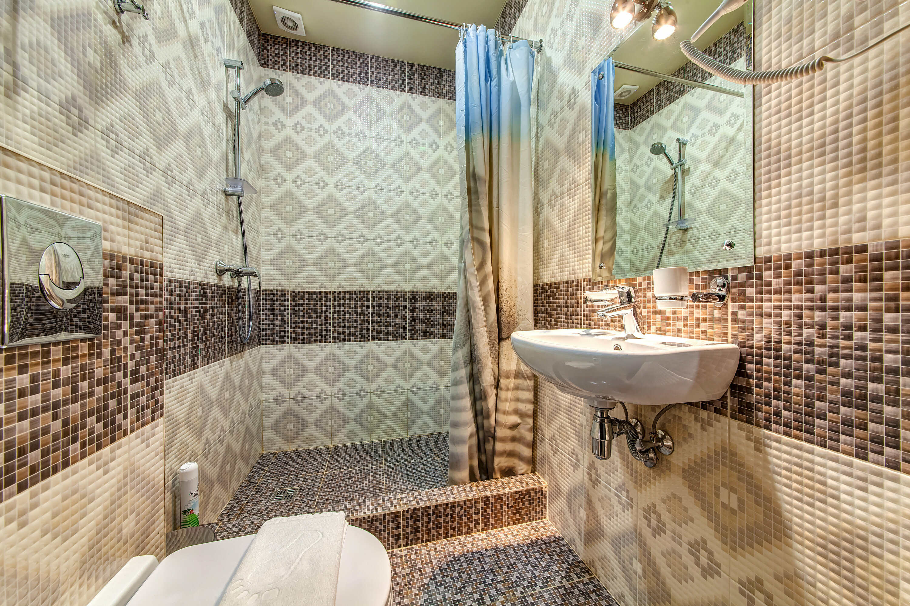 Семейный двухкомнатный на цокольном этаже