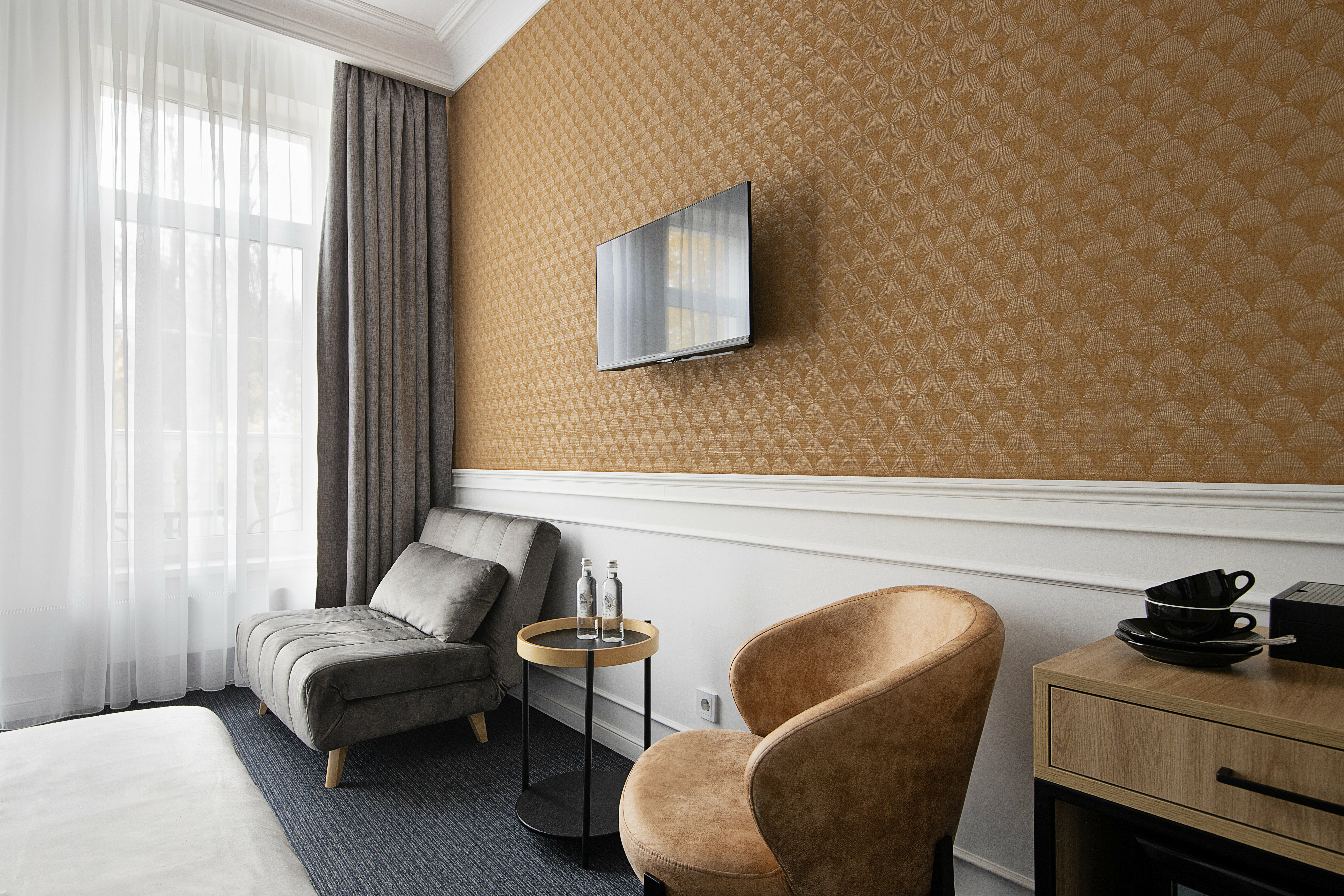 Стандартный номер с видом на парк, балконом и большой двуспальной кроватью