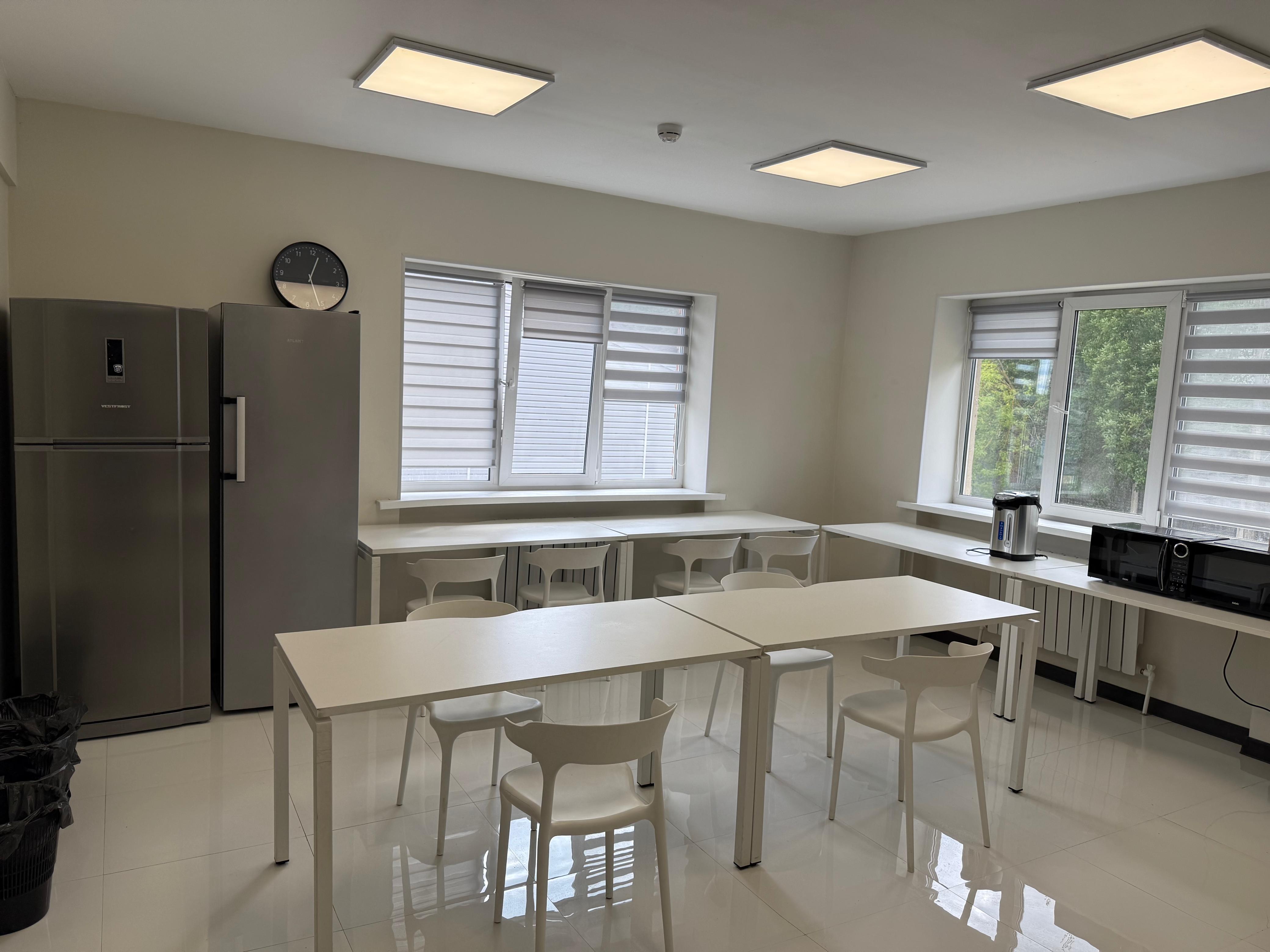 Общий номер для мужчин с 6 кроватями