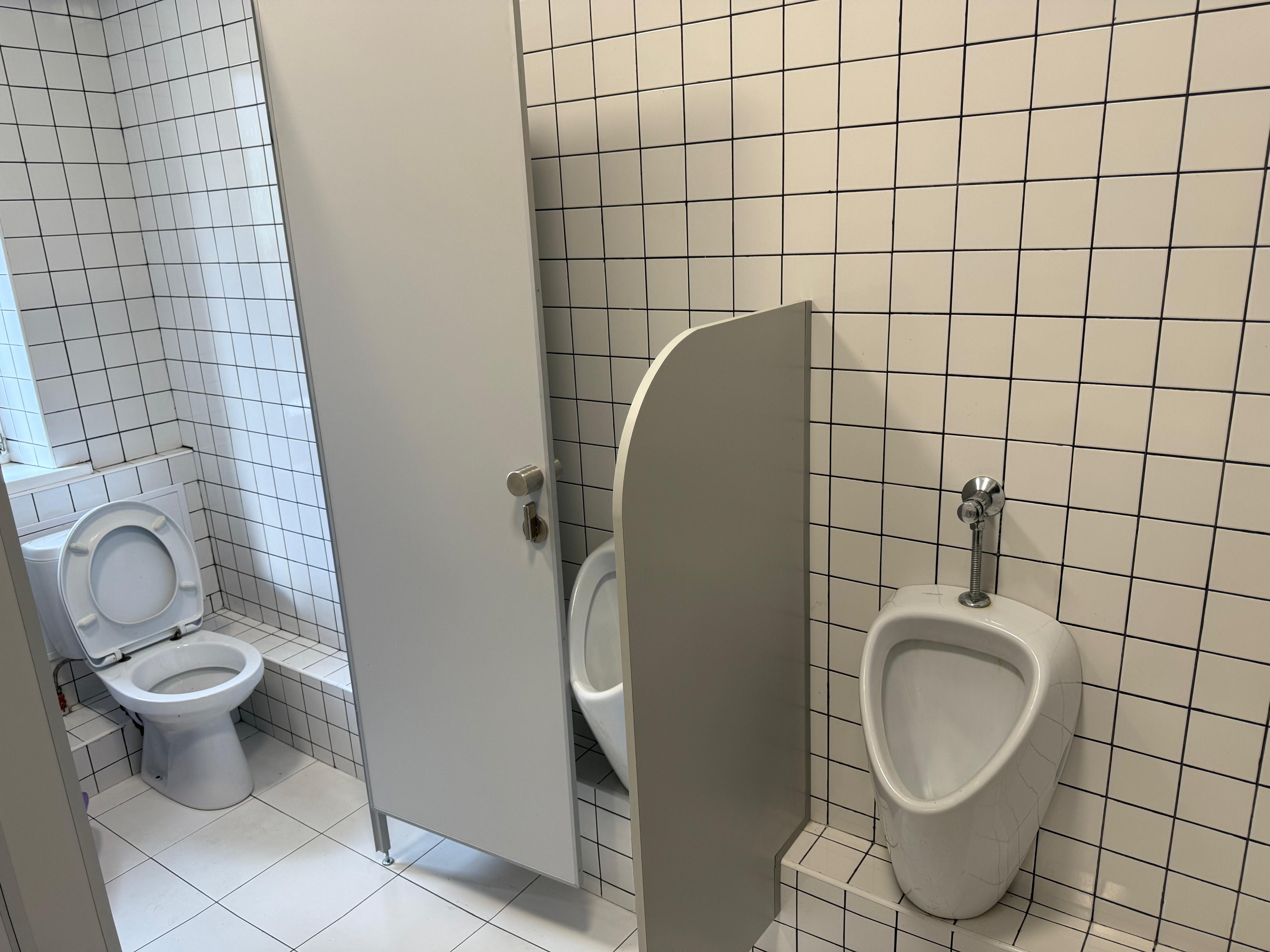 Общий номер для мужчин с 6 кроватями