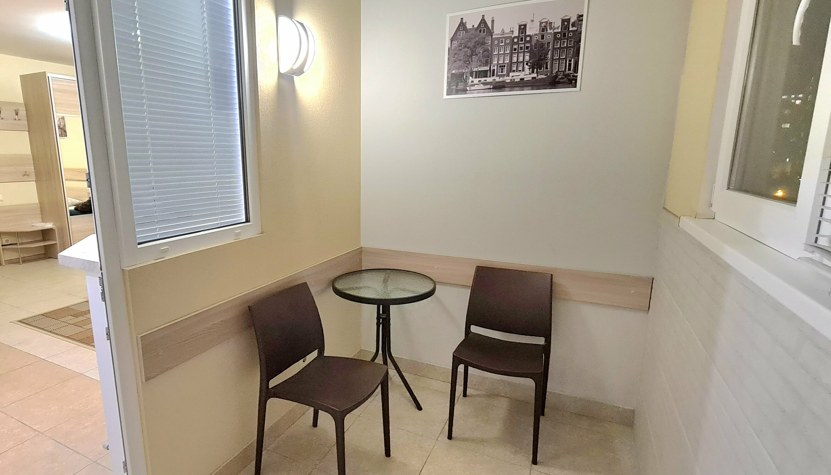 Стандарт  "Серый" с балконом с двуспальной кроватью и мини-кухней