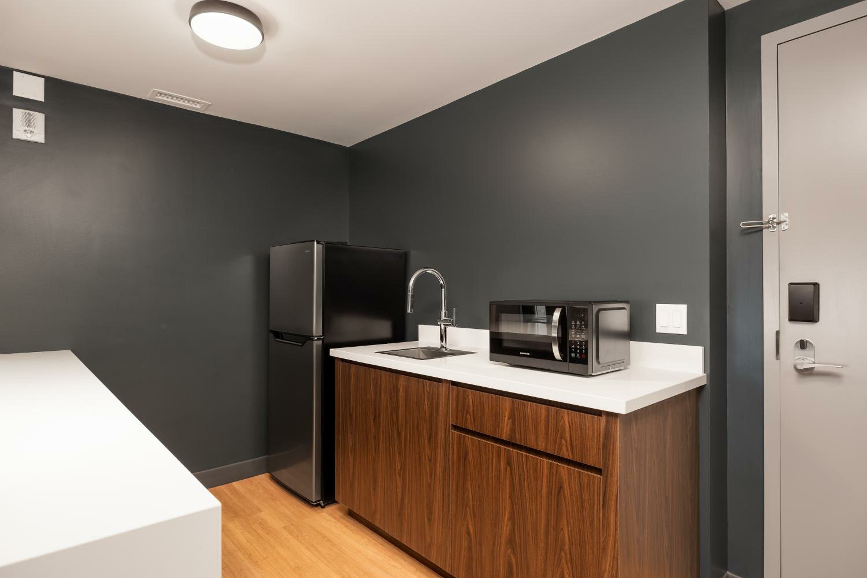 Premium 1 Bedroom Suite, 1 King, 1 Sofa bed