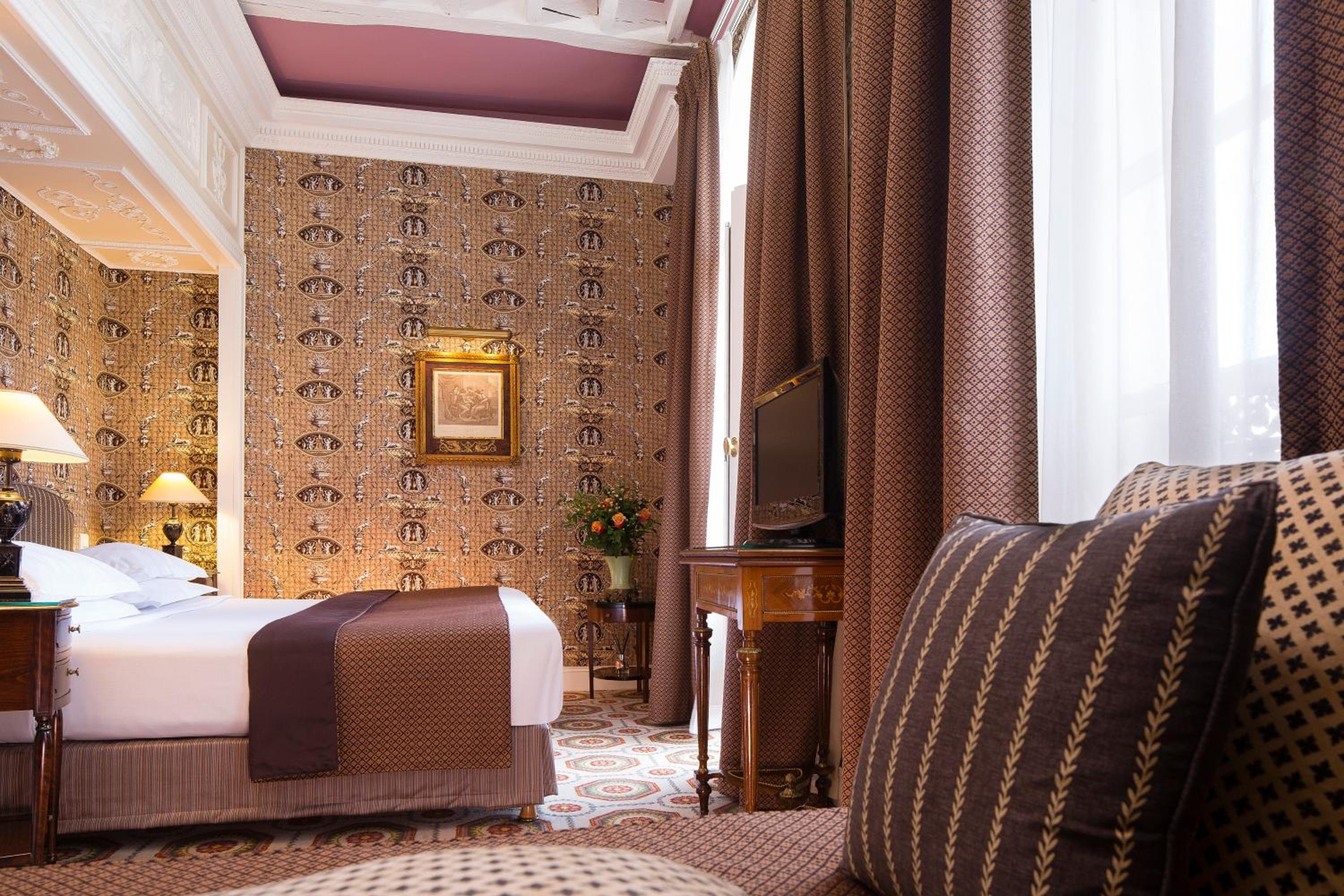 Deluxe Pantheon Room