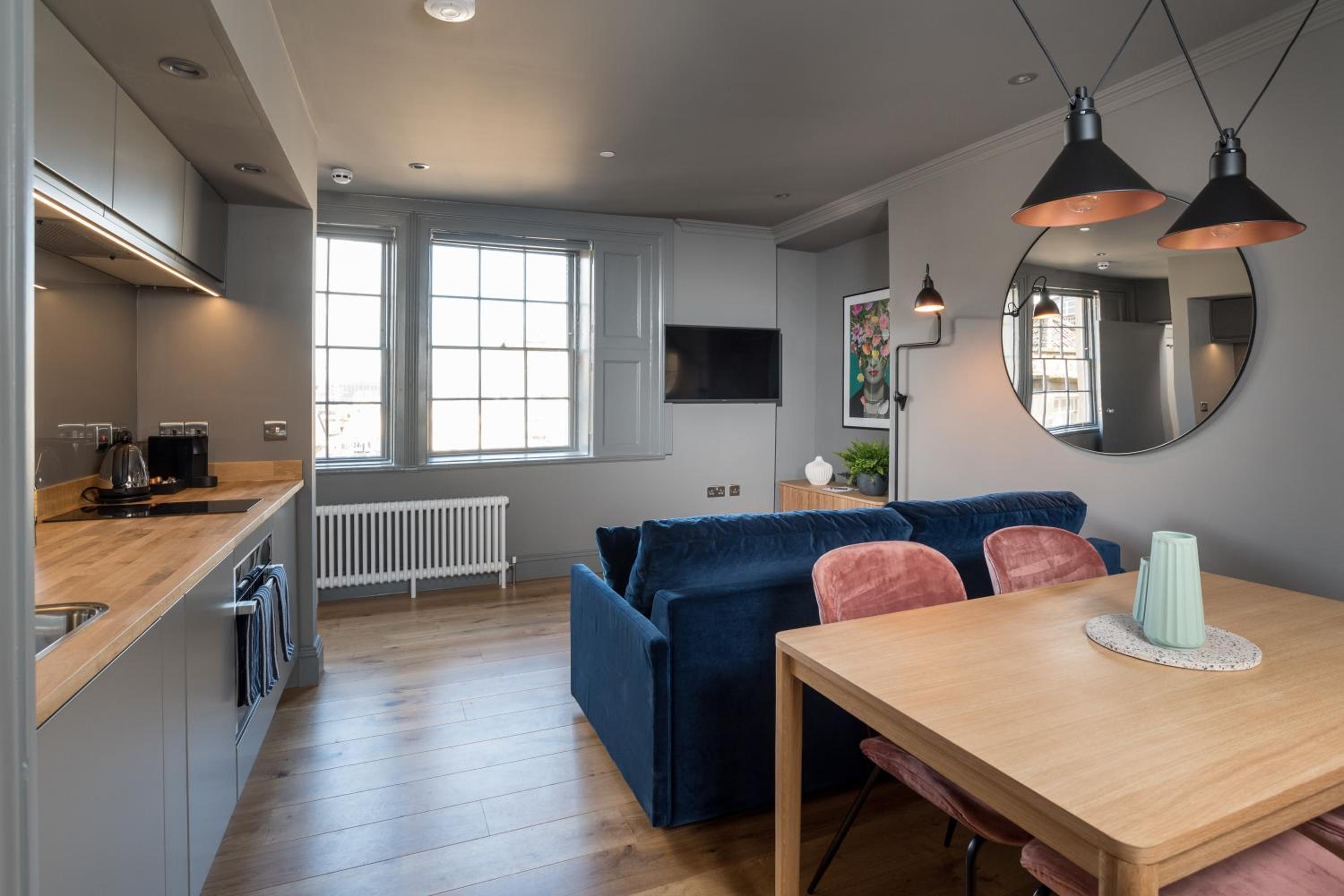 Deluxe Studio Apartment - Upper Floor