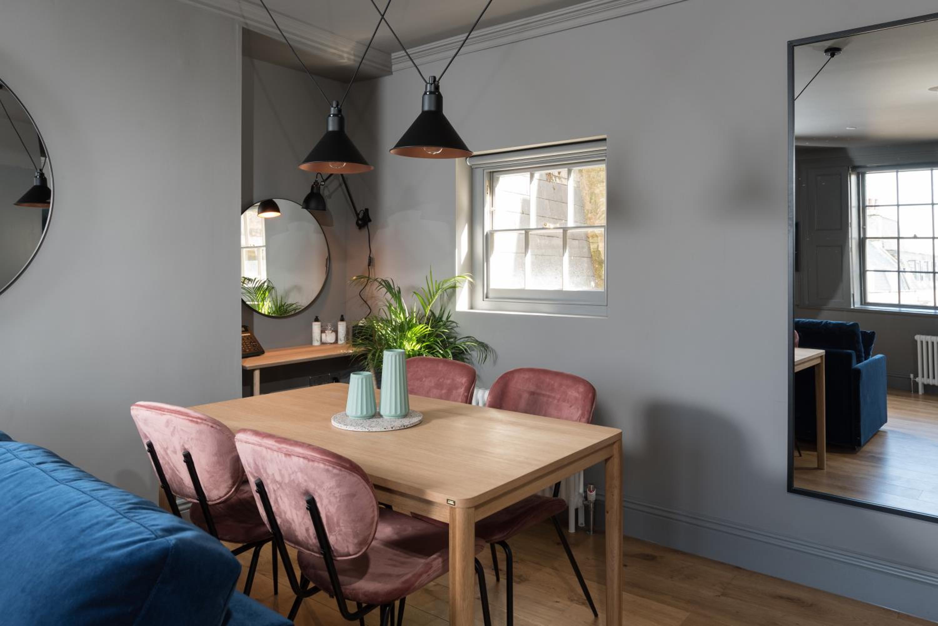 Deluxe Studio Apartment - Upper Floor