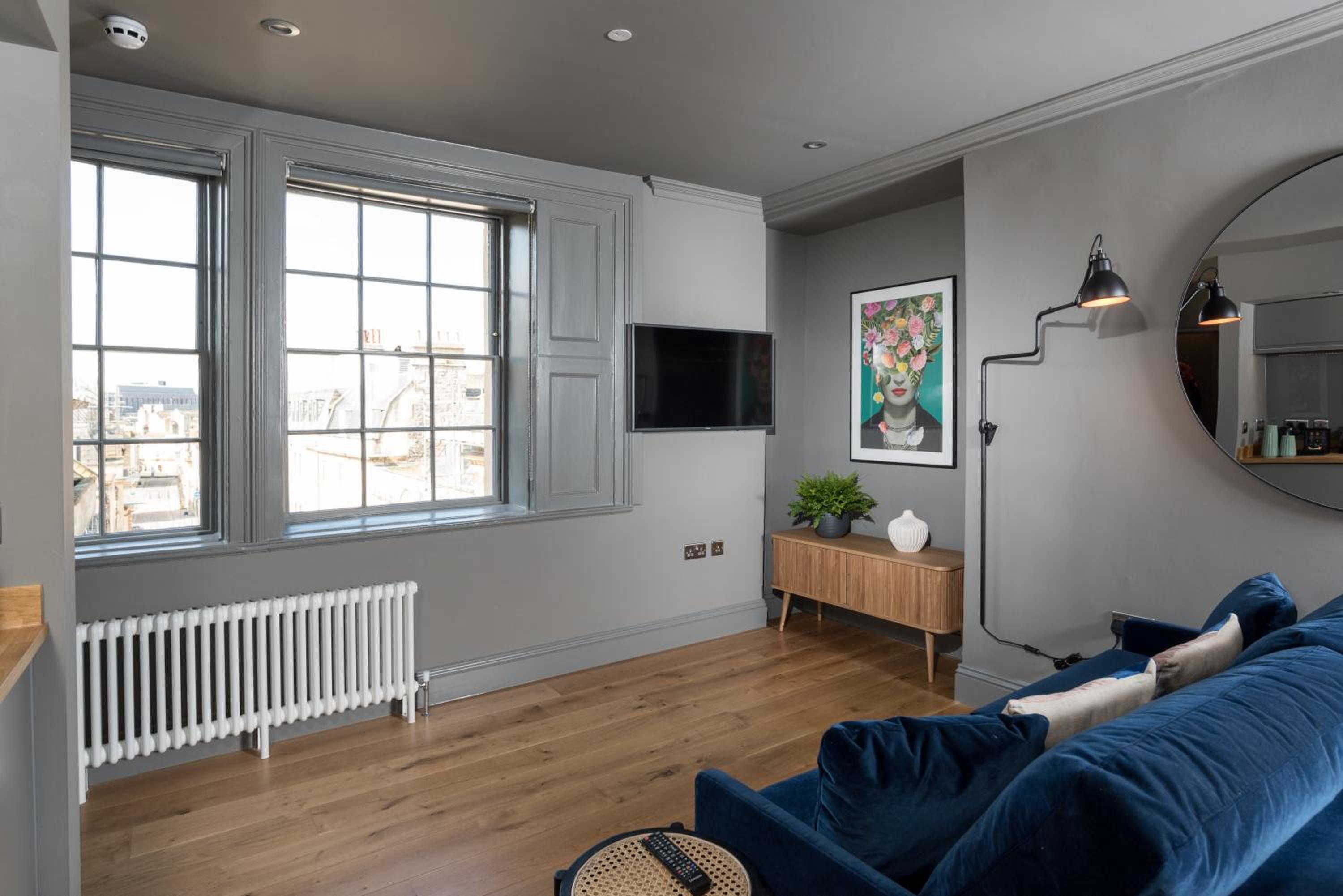 Deluxe Studio Apartment - Upper Floor