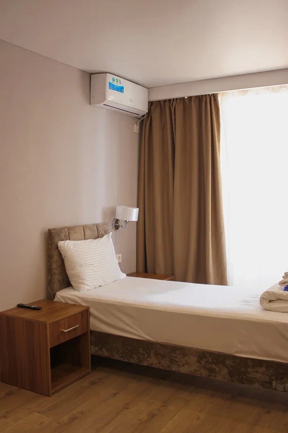 Стандарт трехместный двухкомнатный с балконом 2 корпус (с видом на парк)