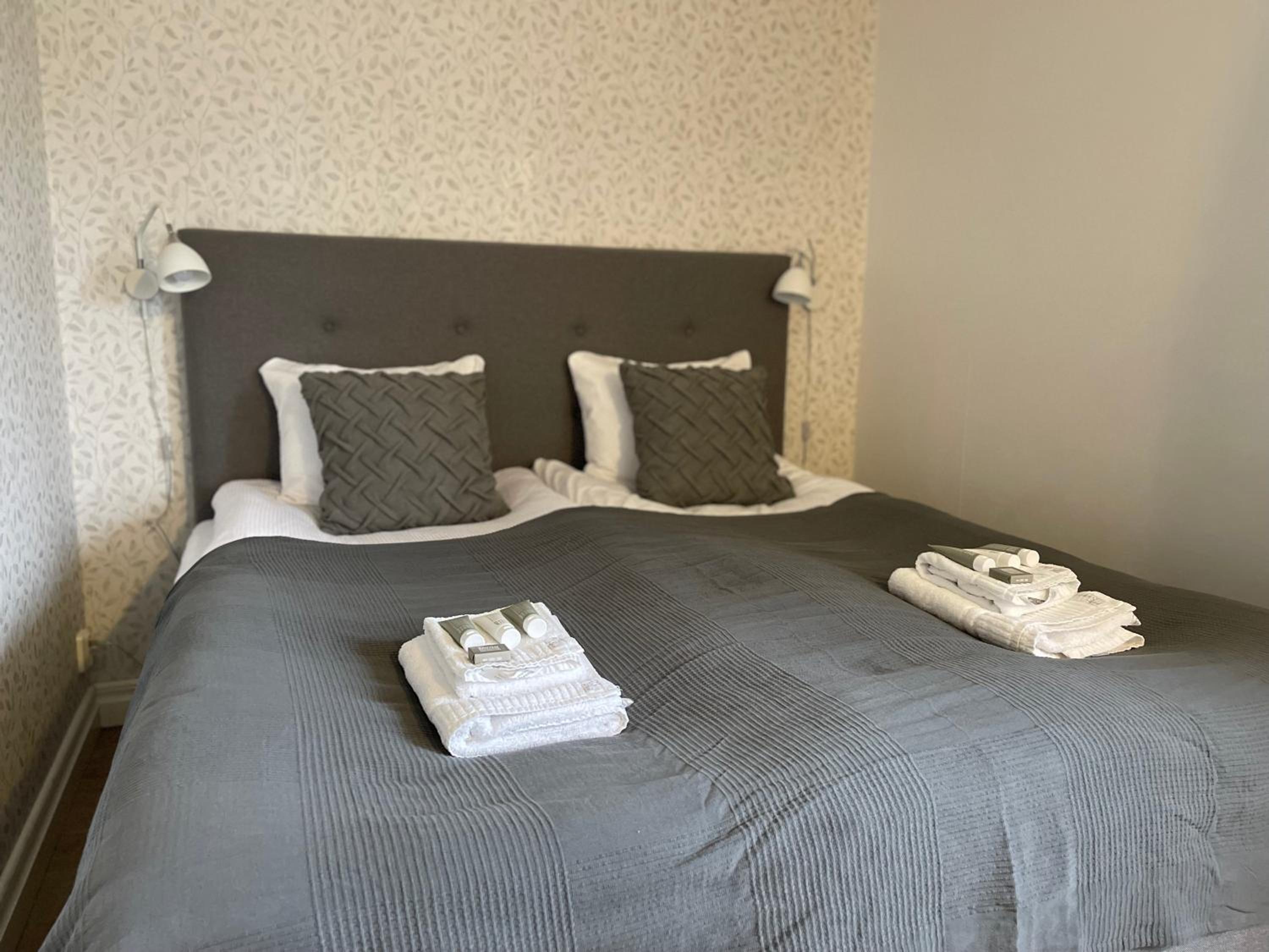 Family Room (2 Adults + 2 Children)