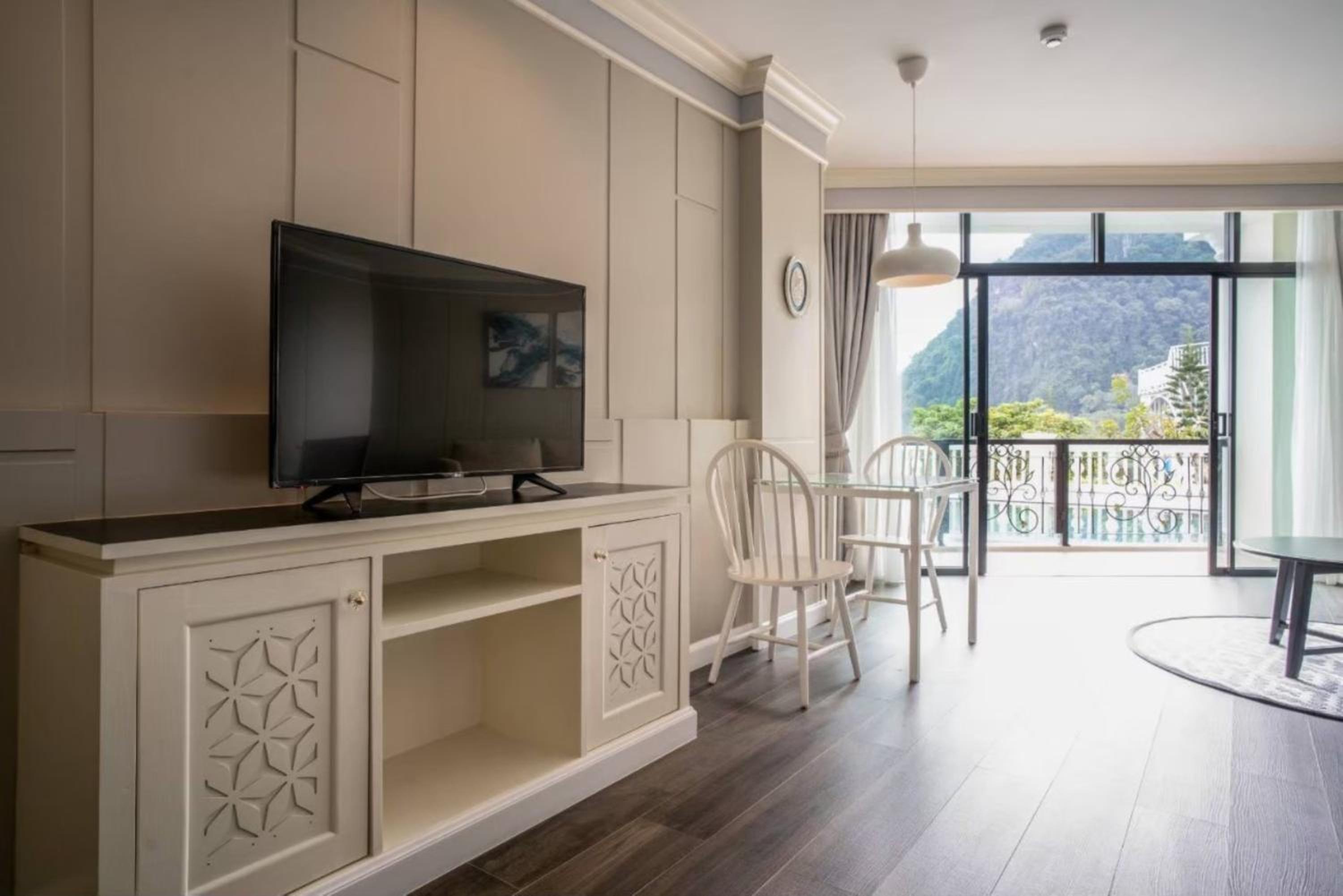 Deluxe Double Room with Pool Access