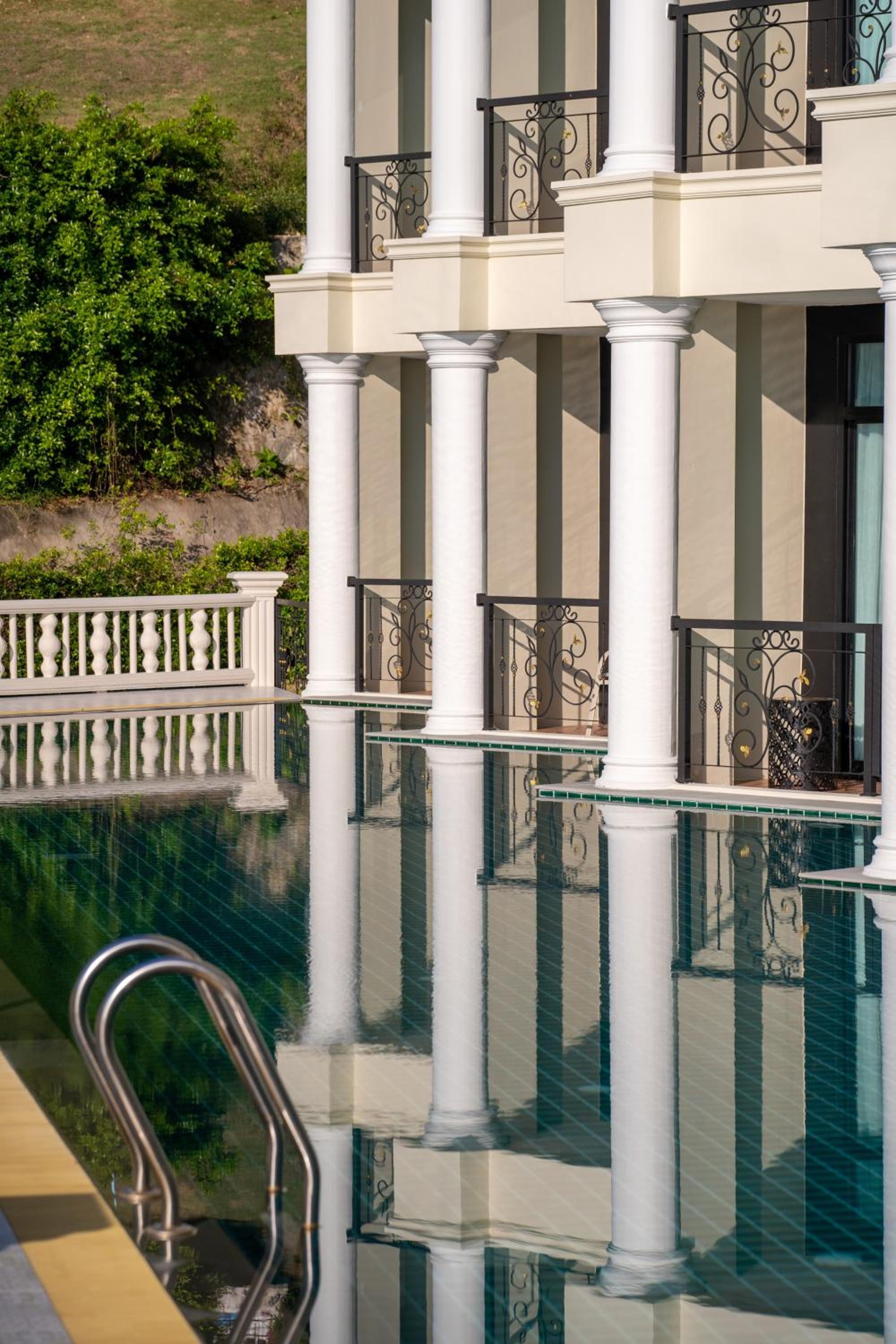 Deluxe Double Room with Pool Access