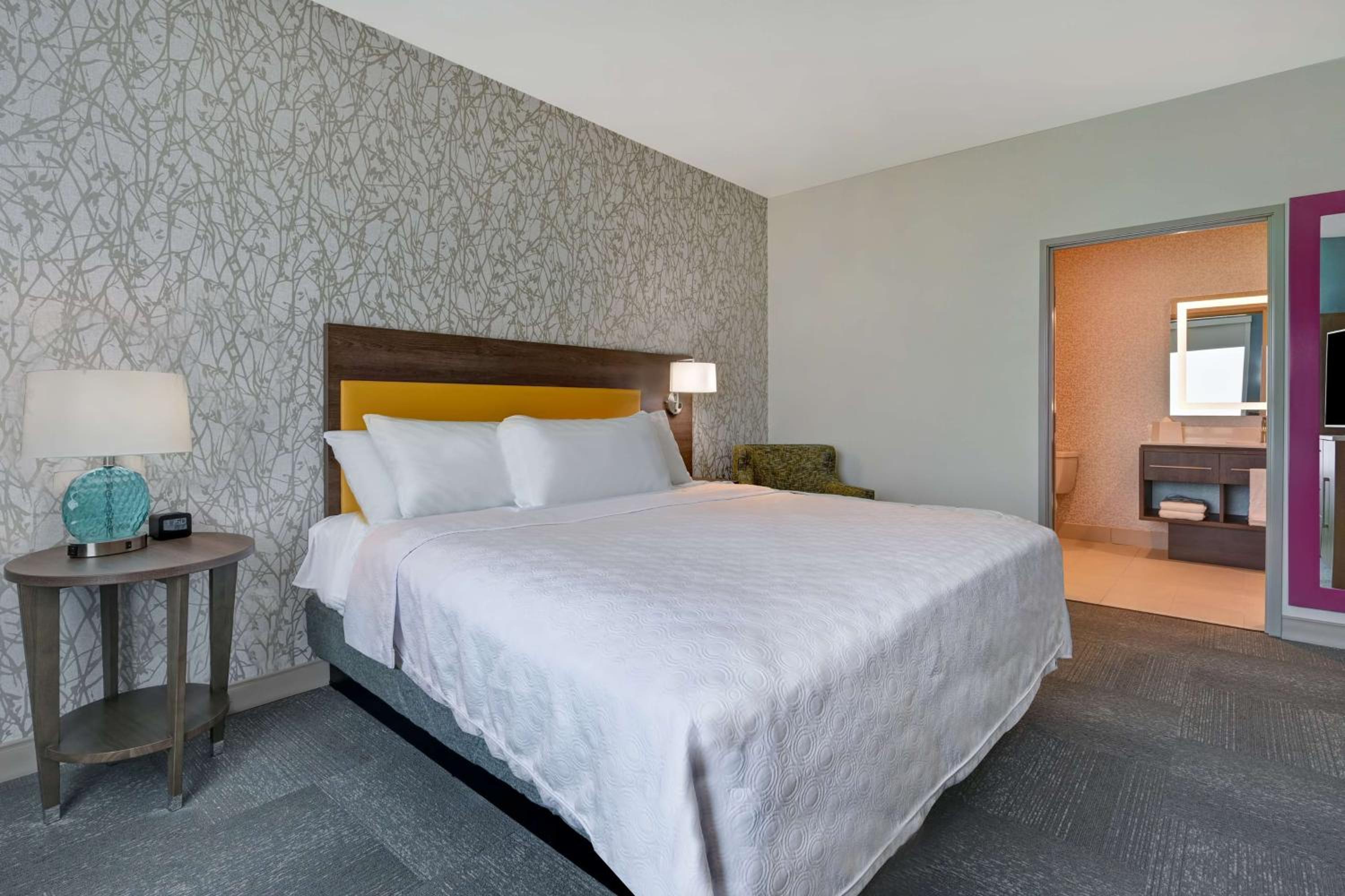 One-Bedroom King Suite - Non-Smoking