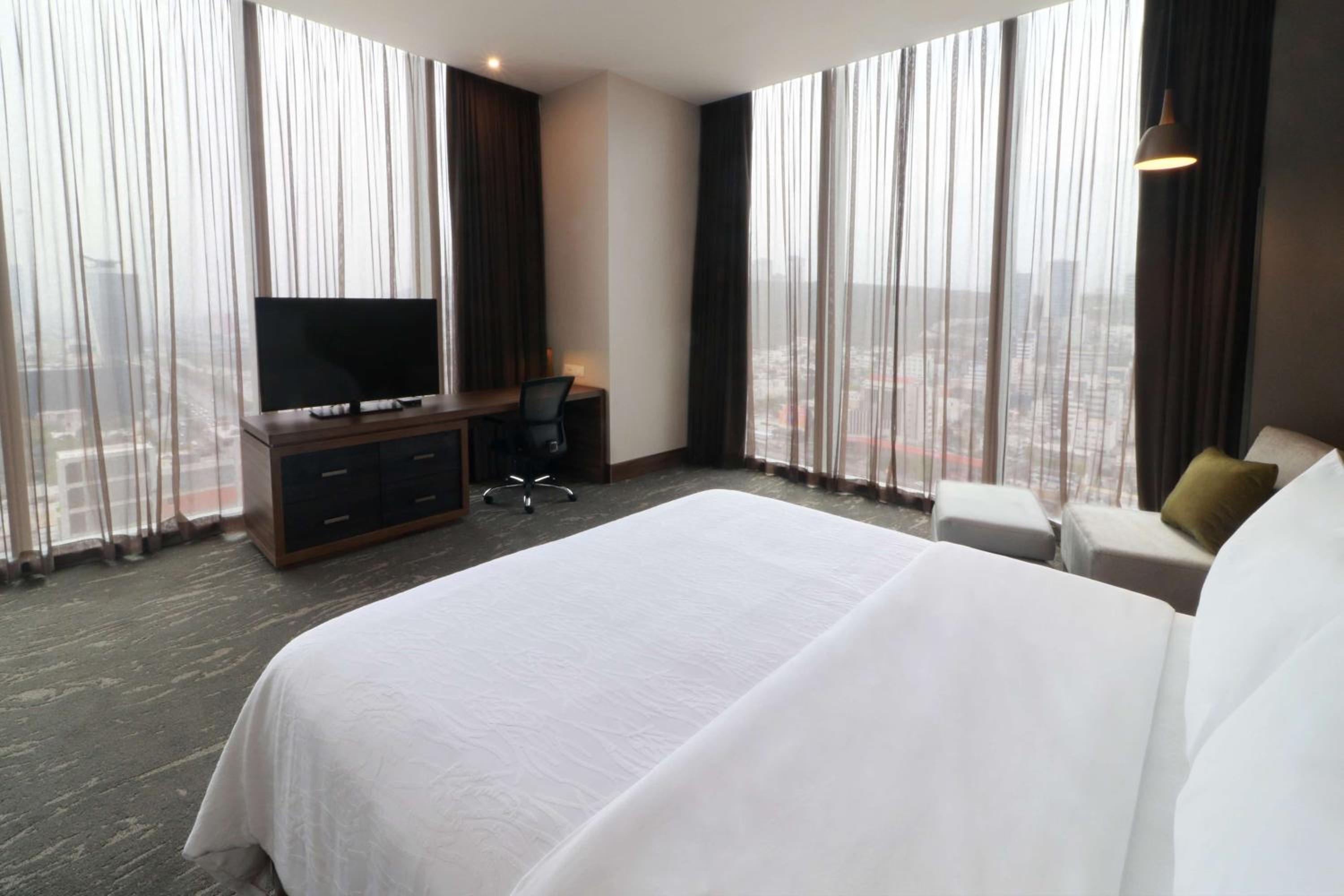 Deluxe King Room - Hearing Access
