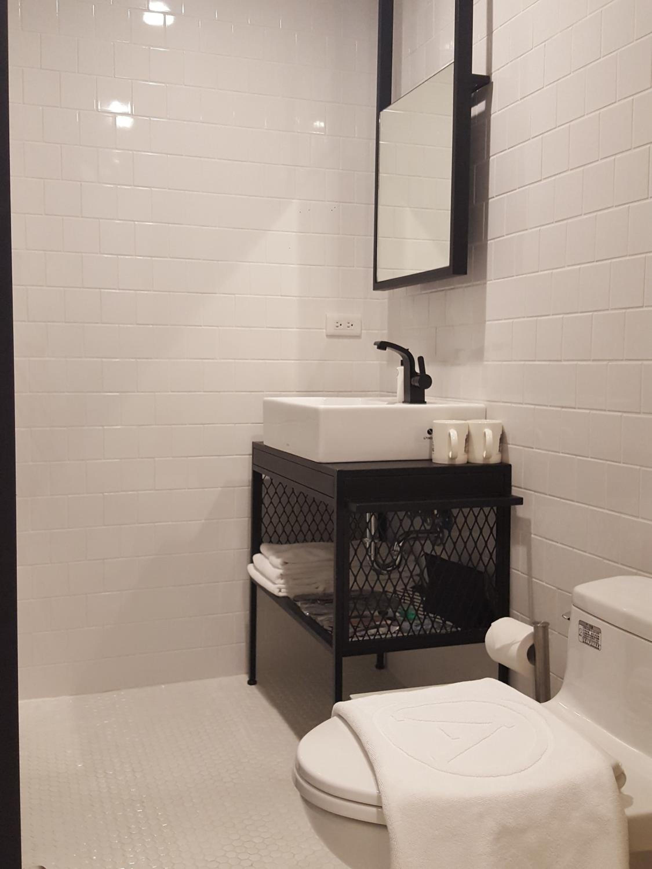 Medium Twin Room - No Window