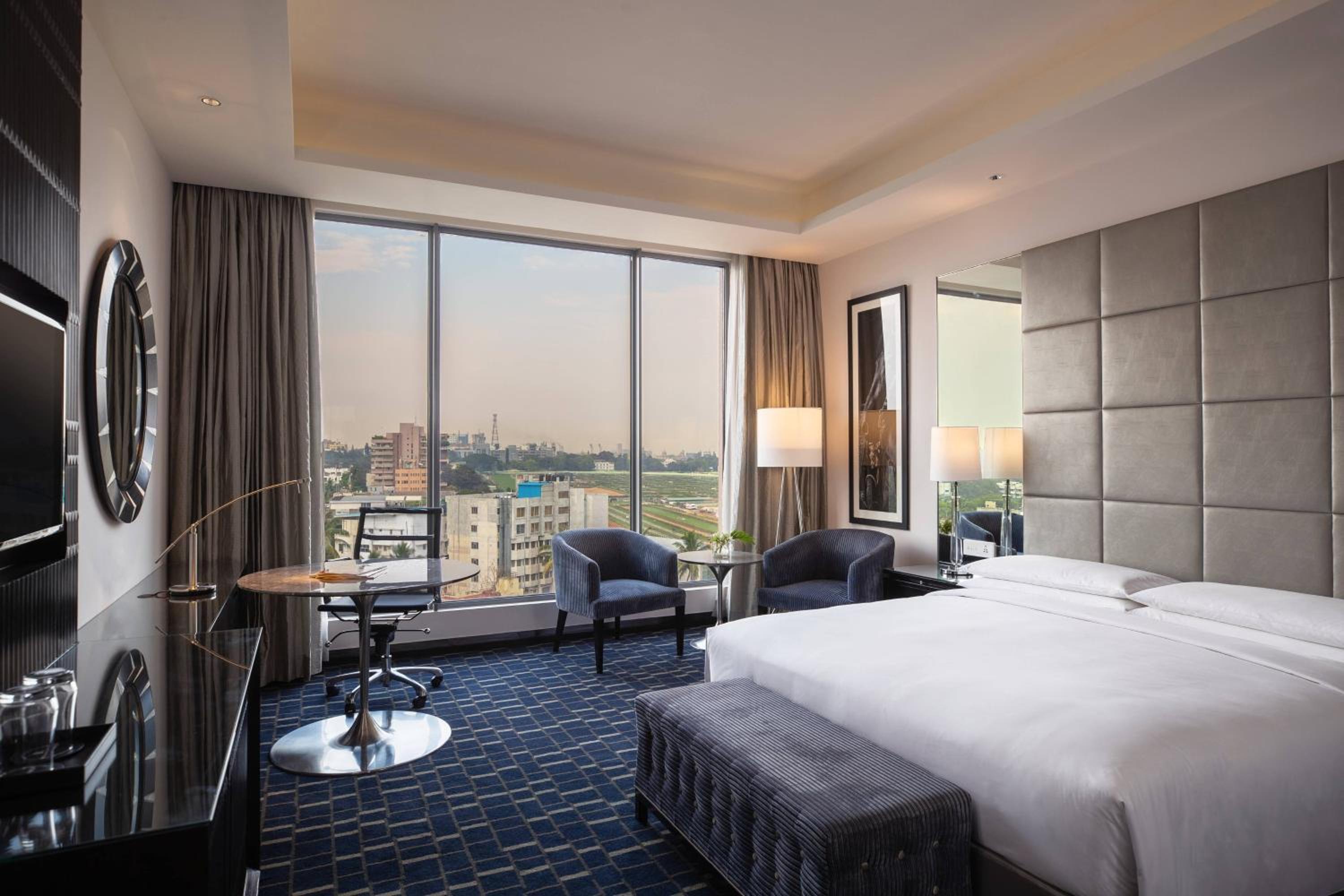 Executive King Room with Lounge Access