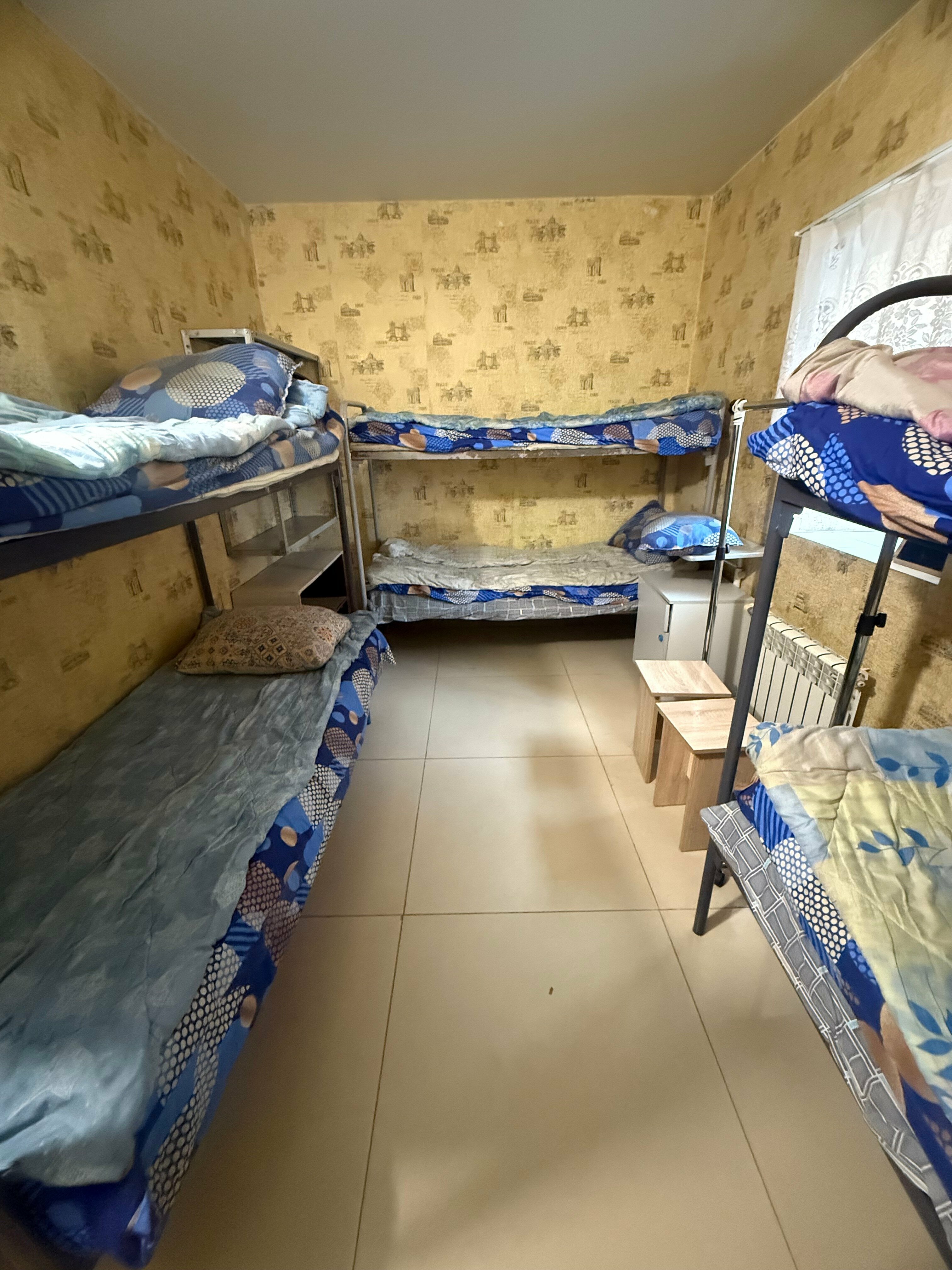 Общий номер для мужчин с 6 кроватями