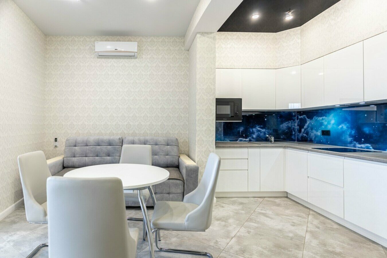 Трехкомнатный люкс с балконом в центре Сочи! Вид на море! Набережная и пляж в 5 минутах!