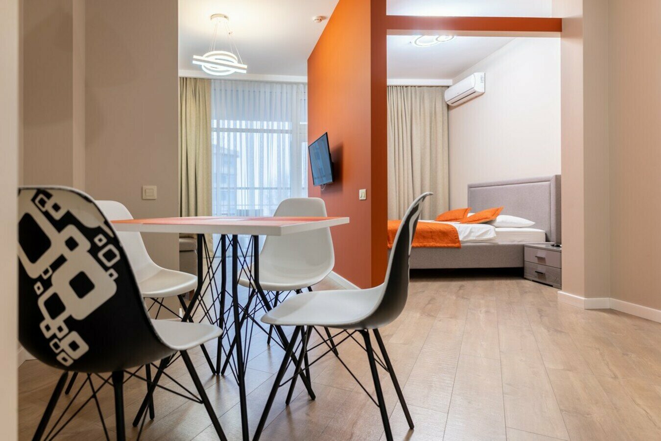 Шикарная студия с балконом! До пляжа и набережной 5 минут! Центр