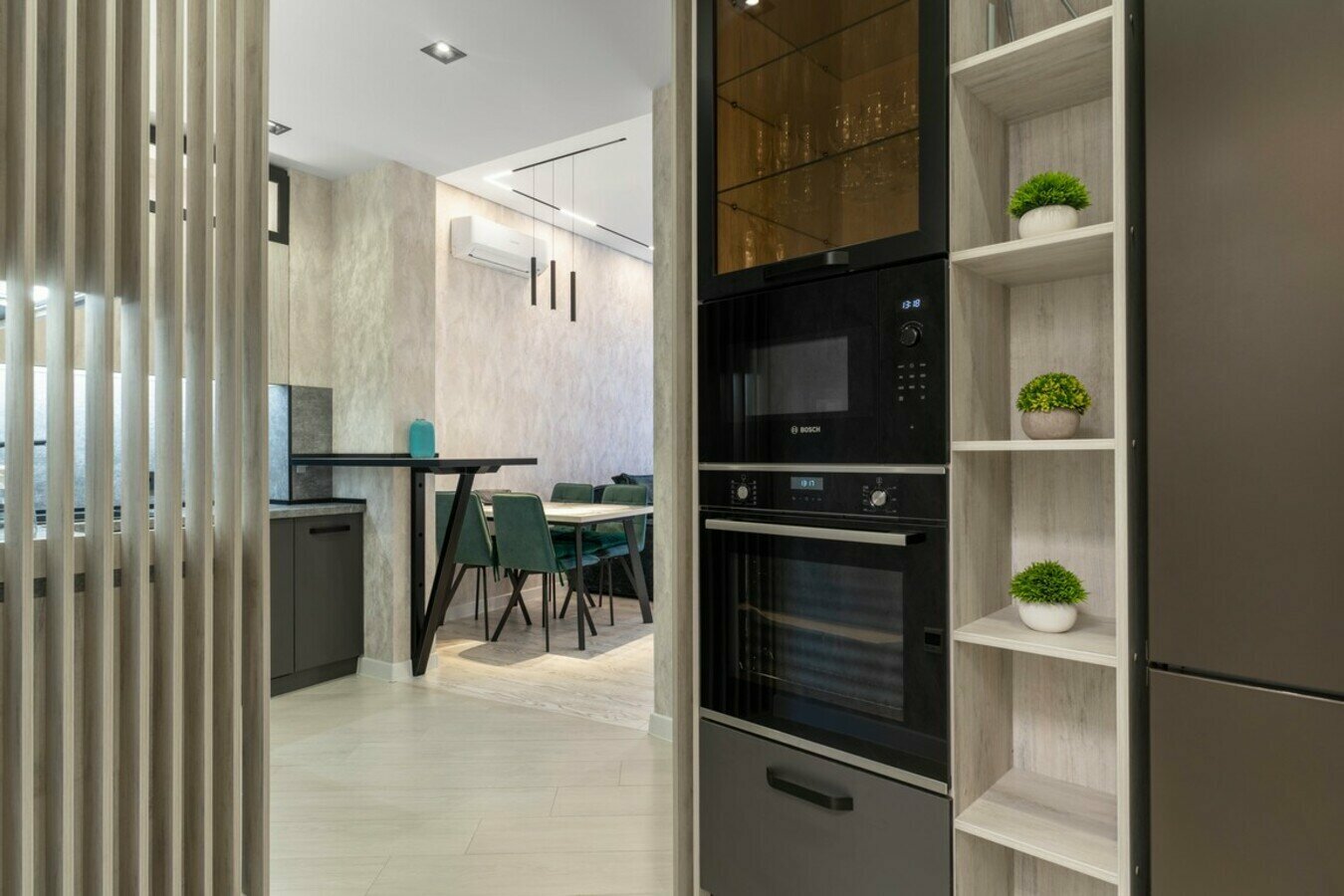 Двухкомнатный люкс с балконом! Дизайнерский ремонт! 5 минут до пляжа, центр Сочи!