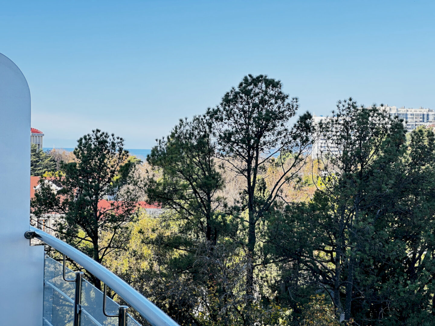 Дизайнерский 2-комнатный апартамент с балконом! Центр города! Пляж в 5 минутах!