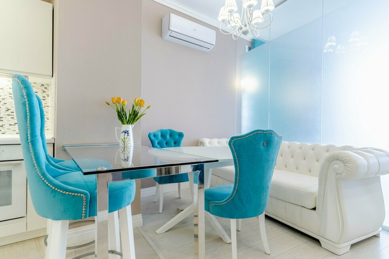 Дизайнерский апартамент люкс с балконом! Пляж и набережная в 5 минутах! Центр Сочи!