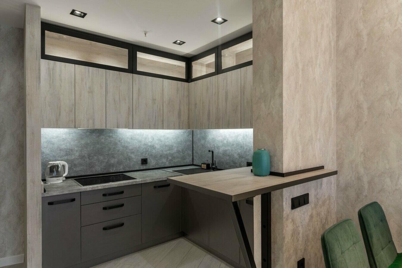 Двухкомнатный люкс с балконом! Дизайнерский ремонт! 5 минут до пляжа, центр Сочи!