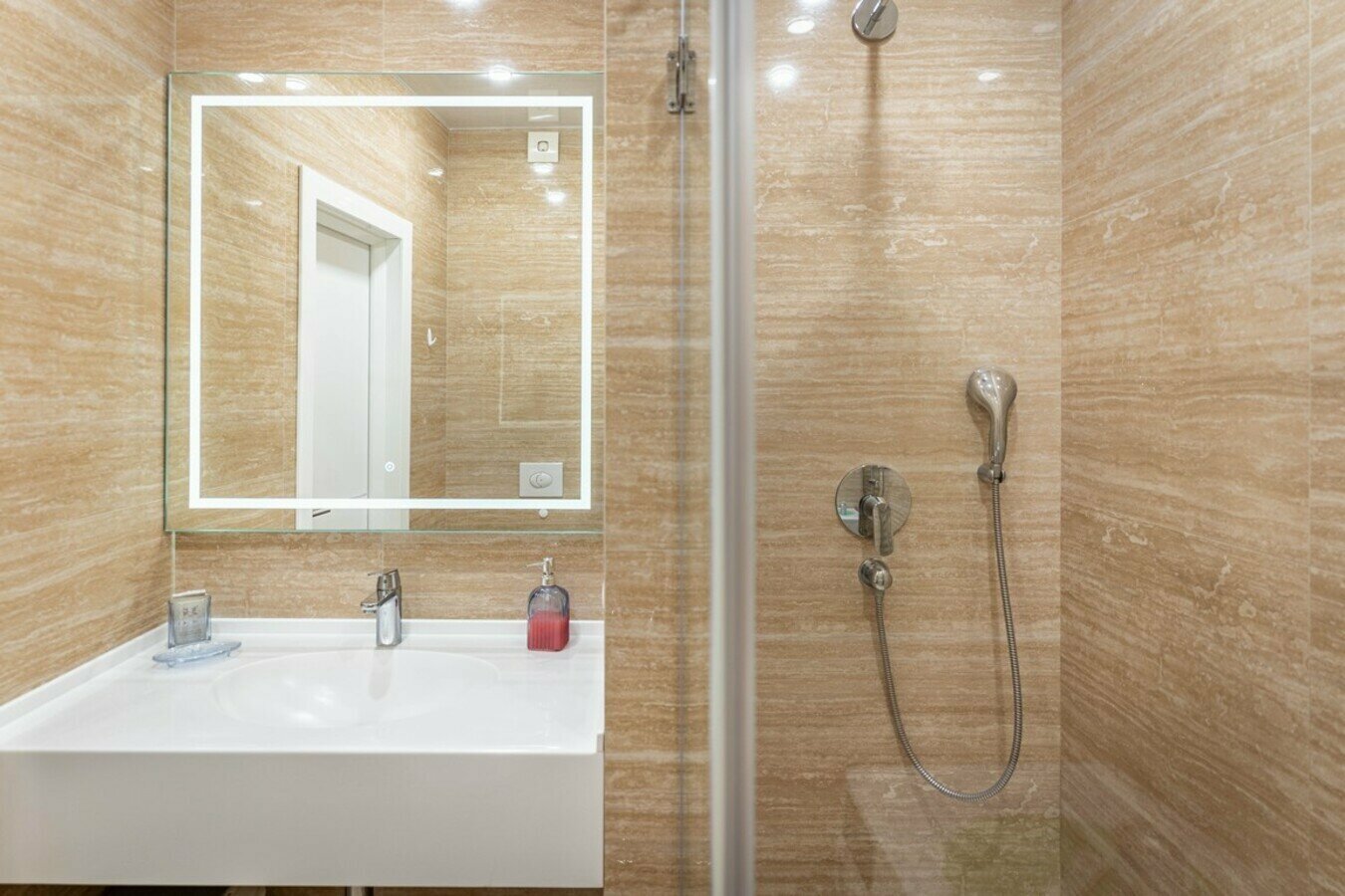 Дизайнерская студия с балконом! Пляж и набережная в 5 минутах!