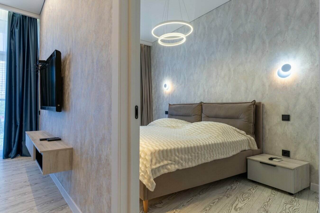 Двухкомнатный люкс с балконом! Дизайнерский ремонт! 5 минут до пляжа, центр Сочи!