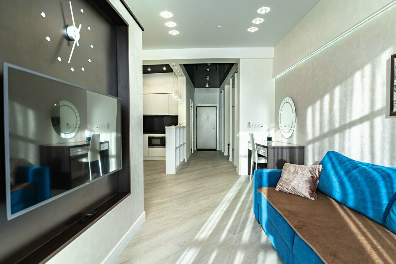 Дизайнерский апартамент с балконом! Пляж и набережная в 5 минутах! Центр Сочи!