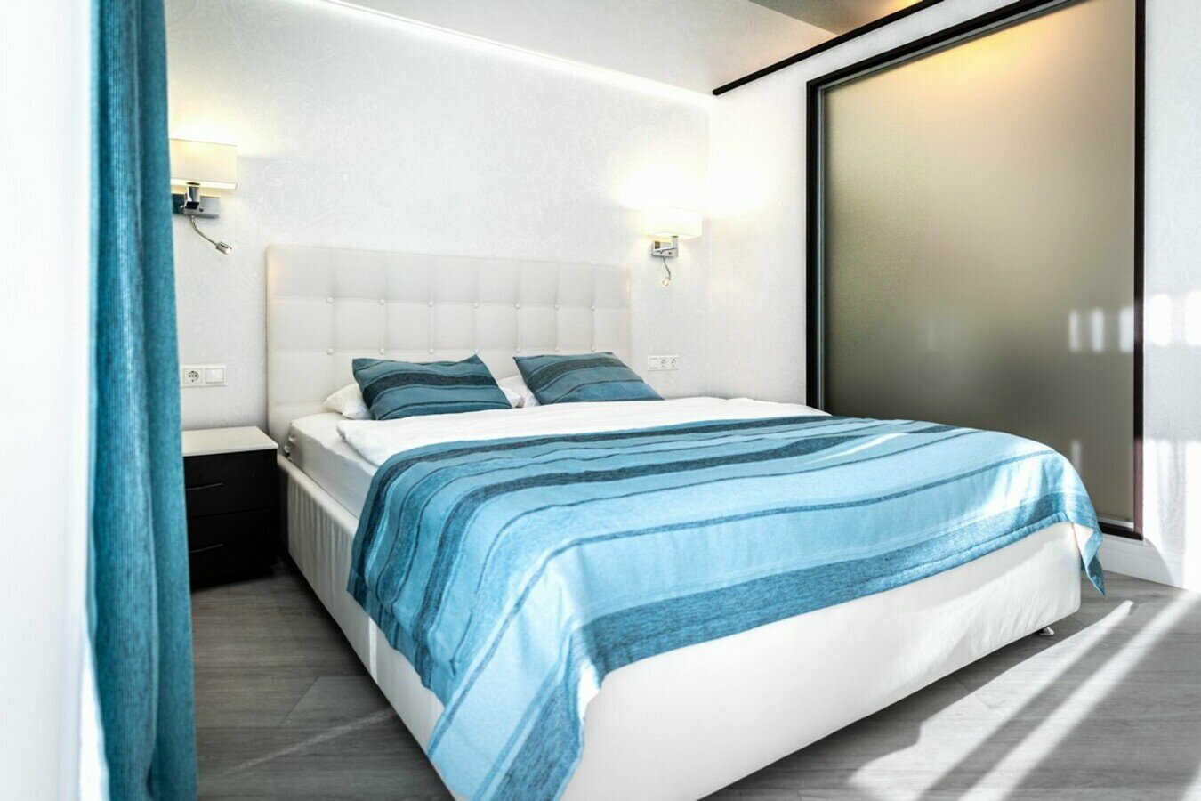 Дизайнерская студия с балконом! Пляж и набережная в 5 минутах!