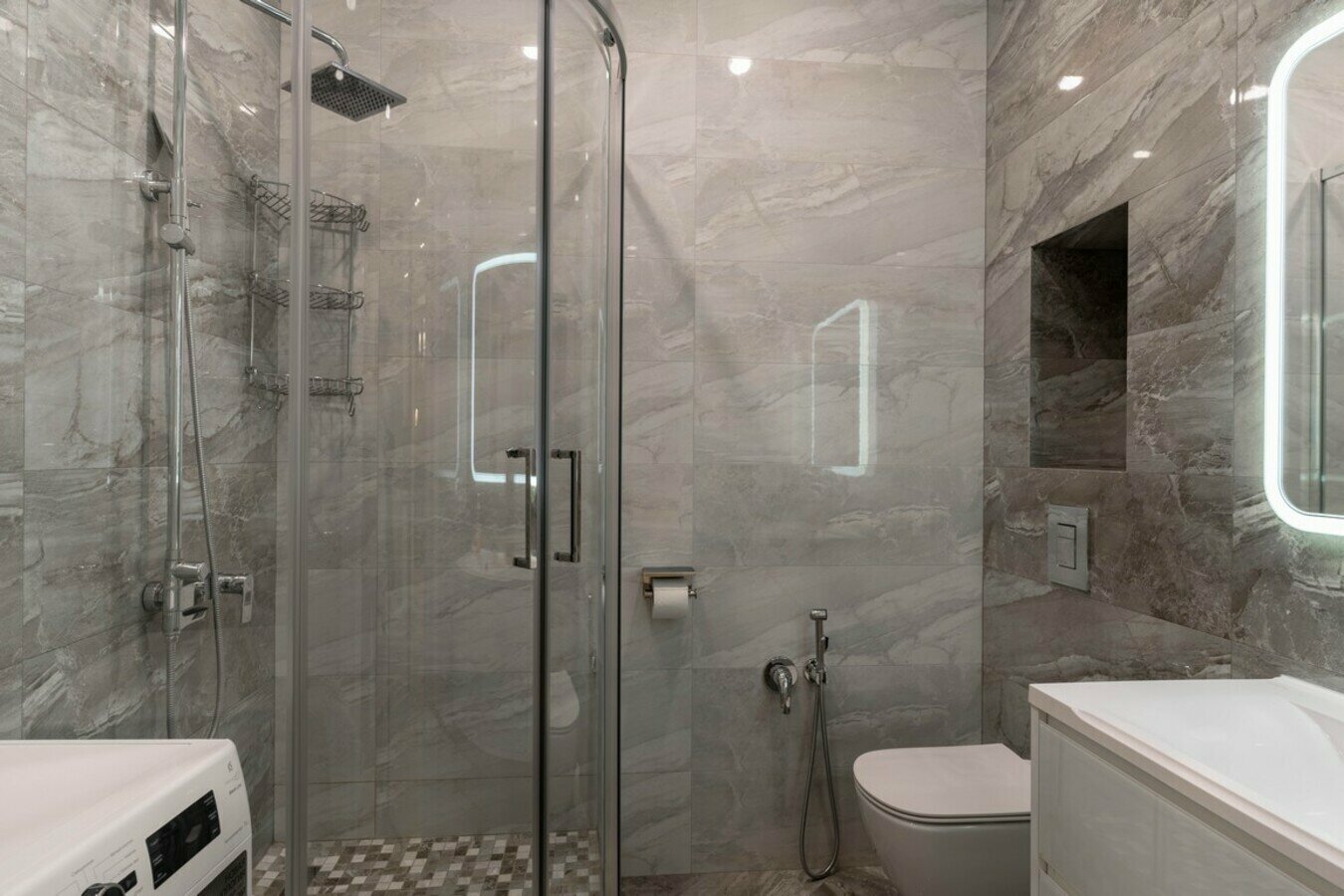 Трехкомнатный ЛЮКС с балконом! Прямой вид на море! Пляж и набережная в 5 минутах!