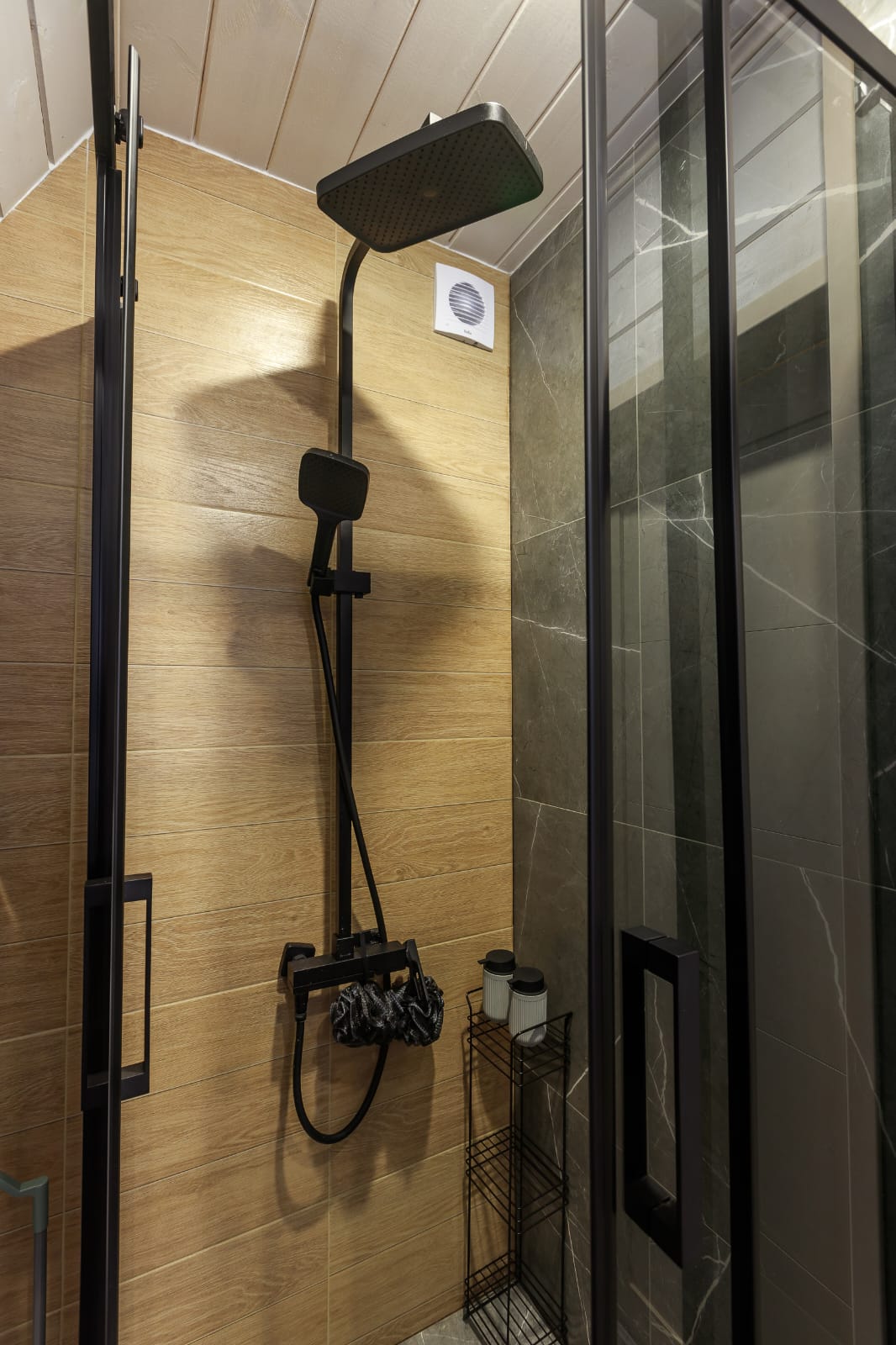 Дом с видом на озеро