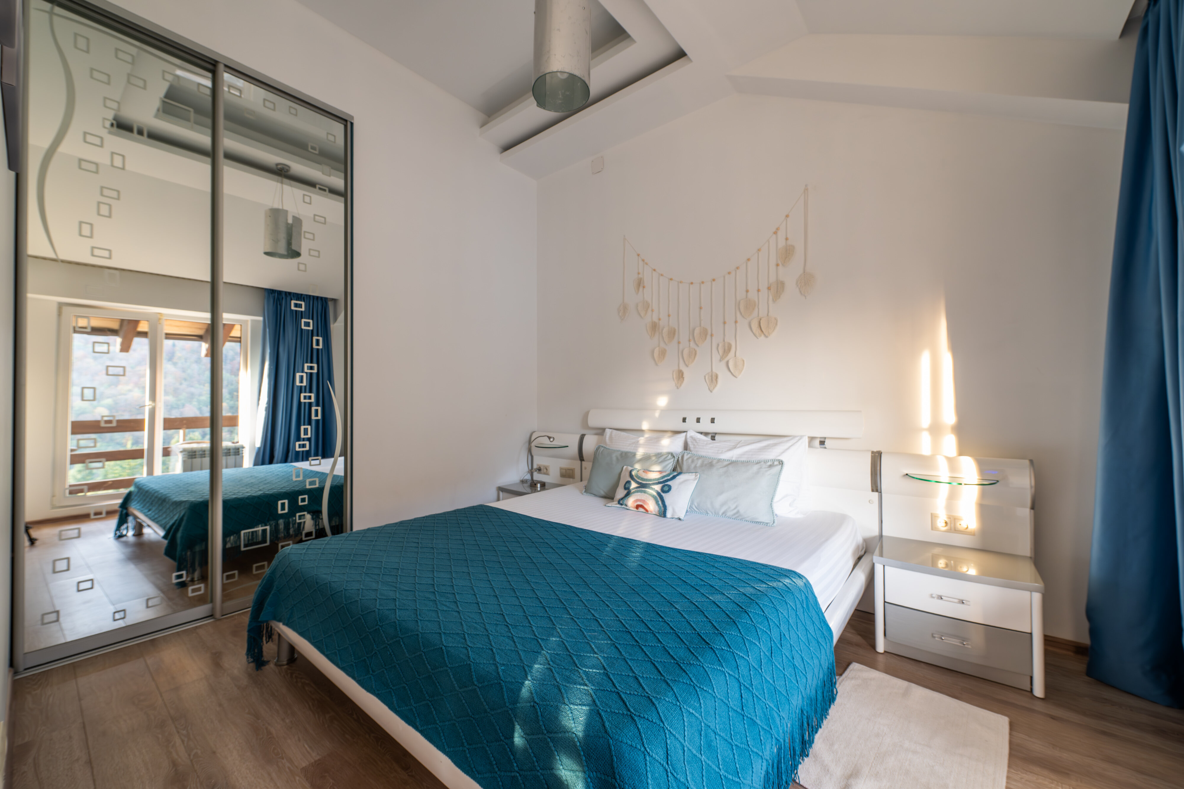 МАНСАРДНЫЕ АПАРТАМЕНТЫ |№11 | 4 этаж Панорамные виды • Двойной балкон