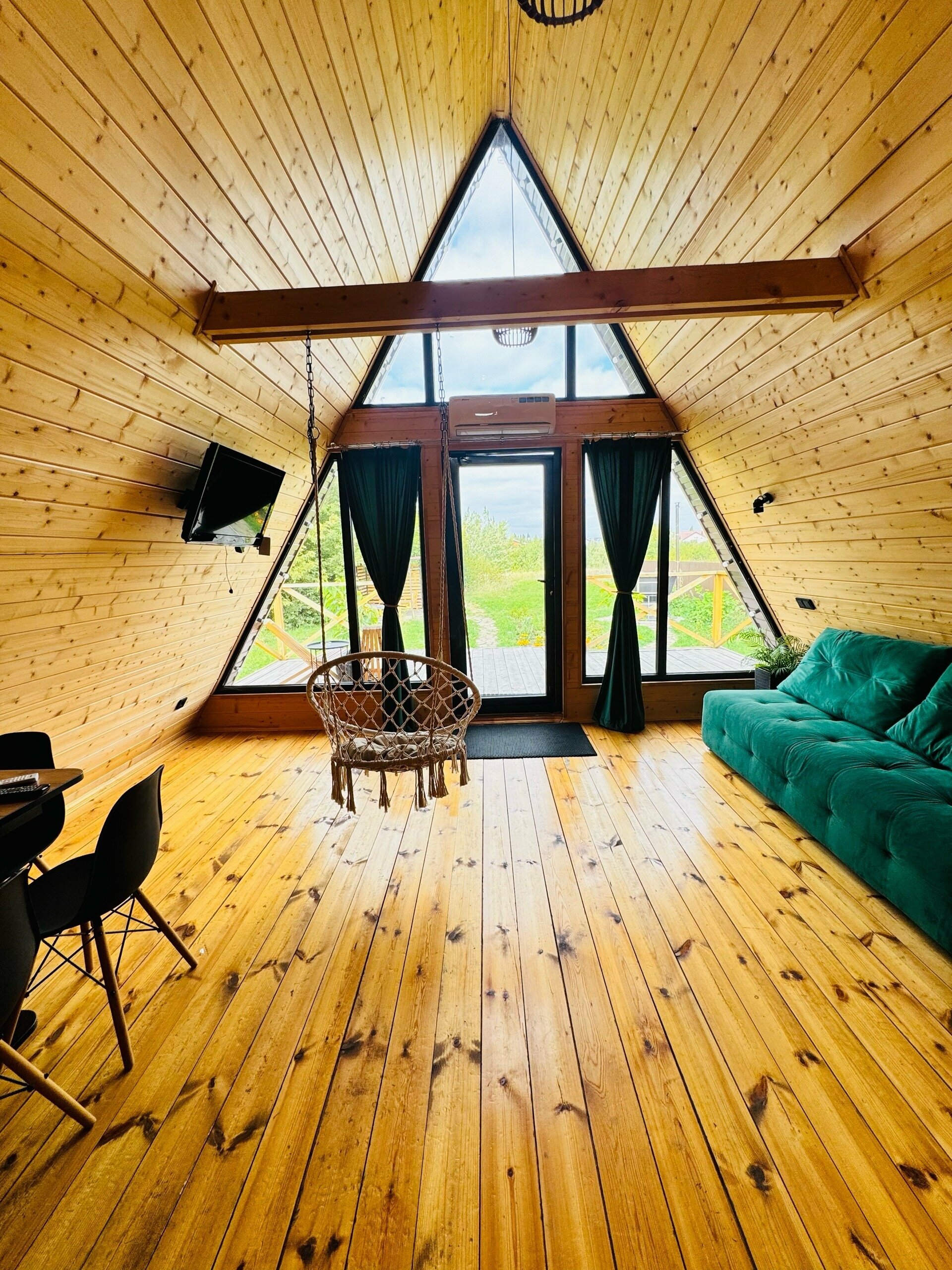 Дом треугольником