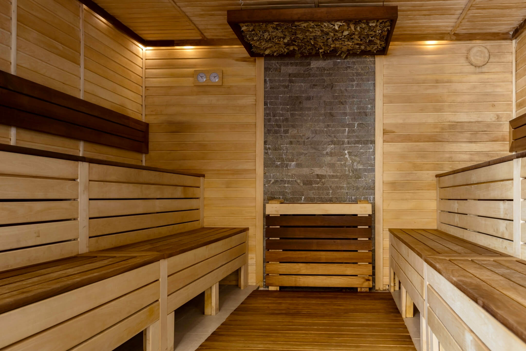 Улучшенный номер с кроватью размера «queen-size»