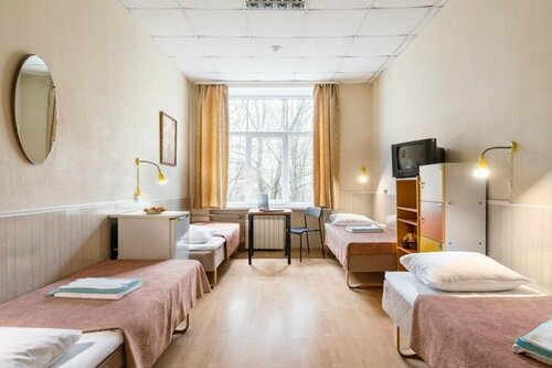 Четырехместный номер с общей ванной комнатой