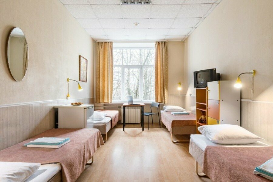 Четырехместный номер с общей ванной комнатой